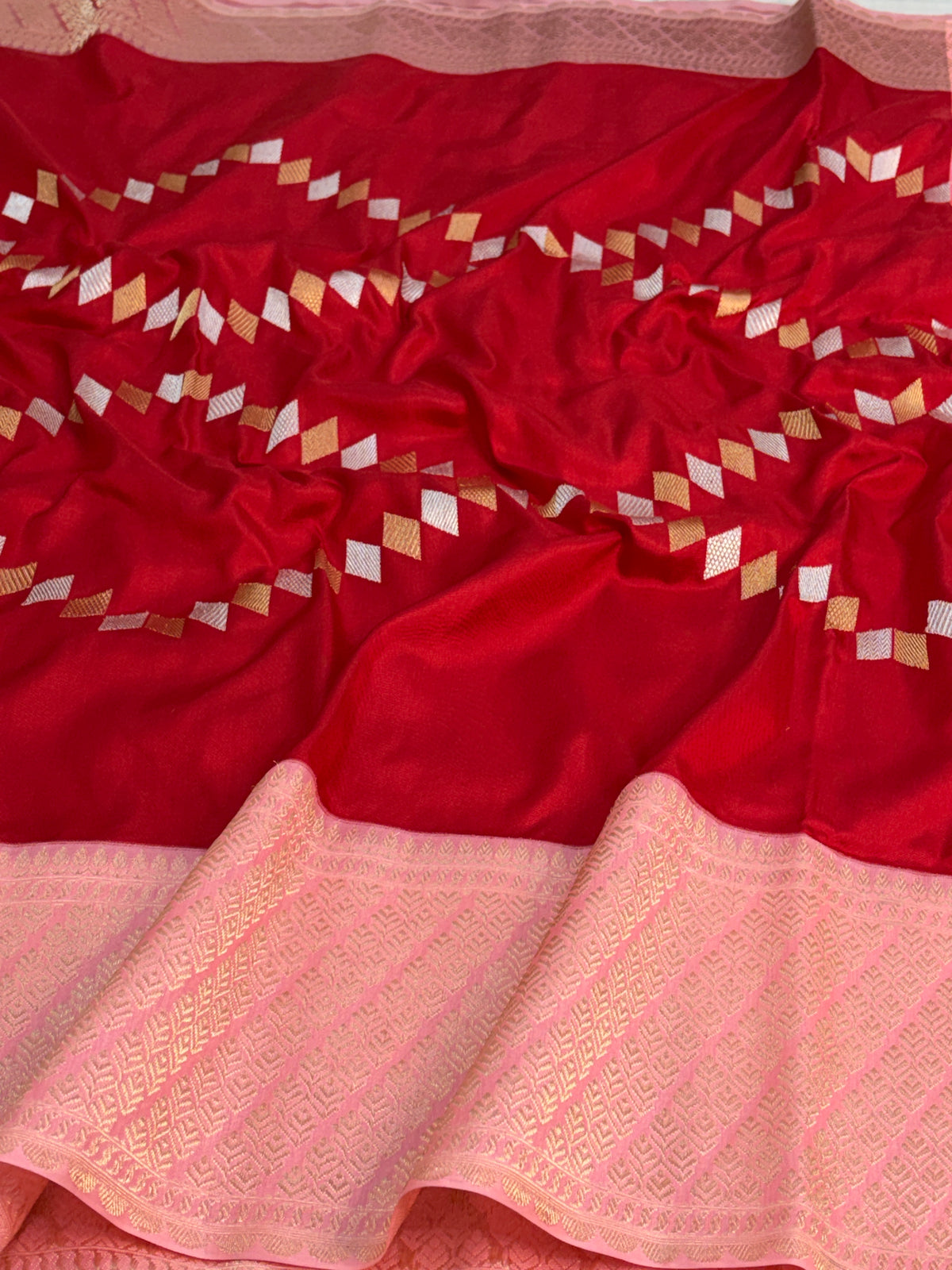 Red Handwoven Pure BANARSI EKTARA Silk Saree with KADHIYAL Border