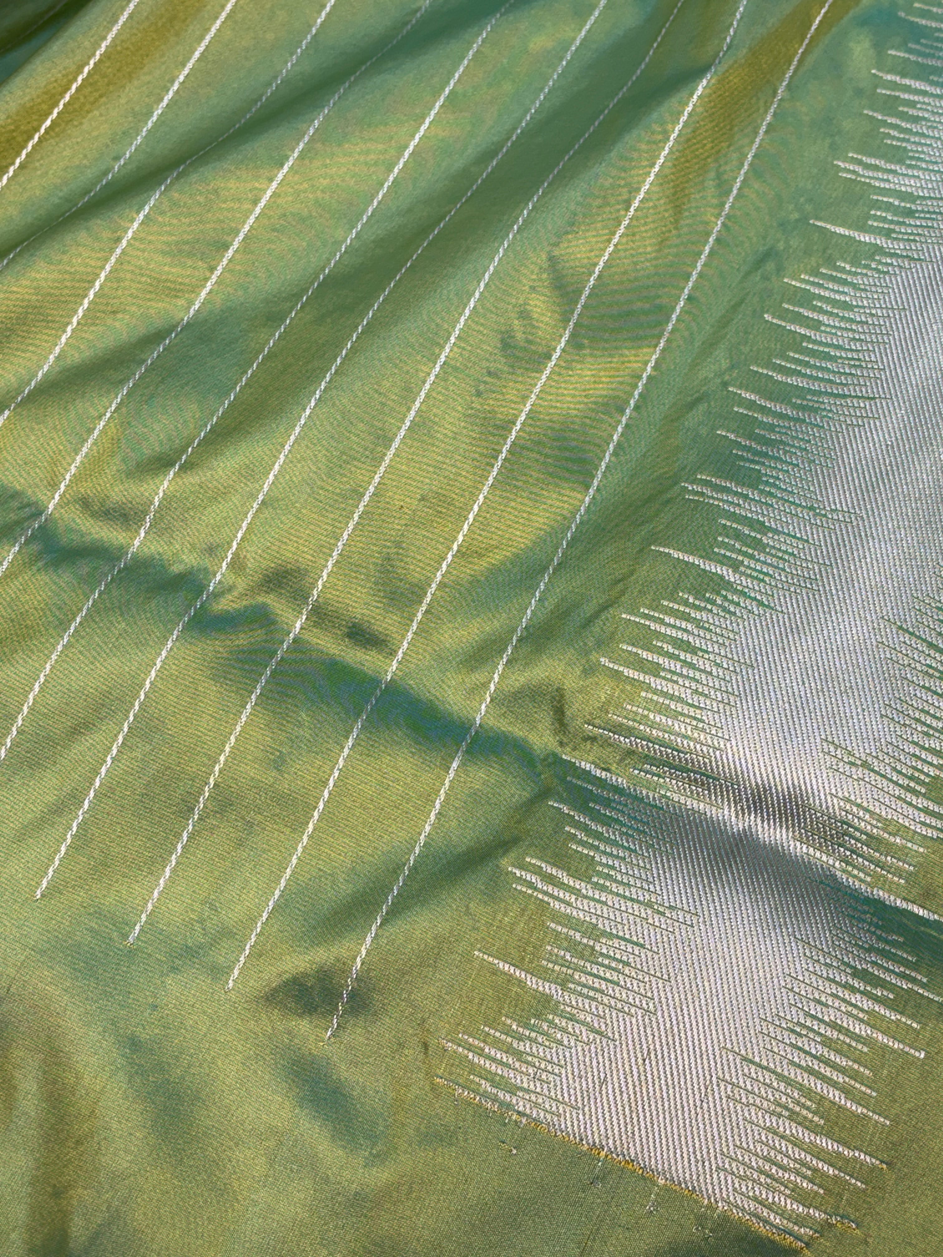 Handwoven Dual Colour Banarasi Saree with Meenakari Gulab Buta Border
