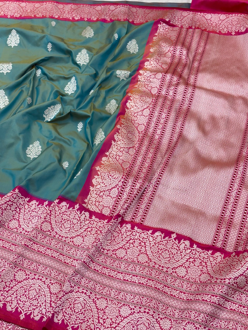 Peacock Green Pure Banarasi Ektara Silk Handwoven Saree