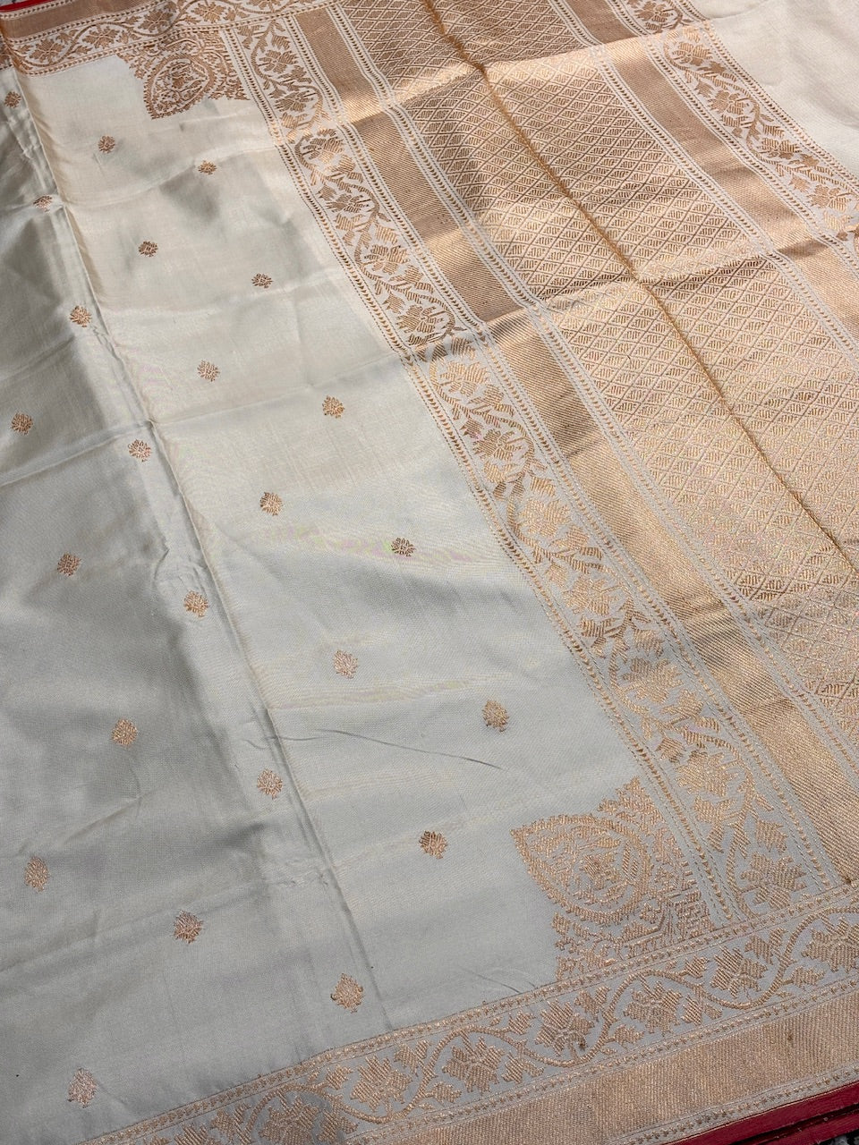 Ivory Pure Banarasi Ektara Silk Handwoven Saree