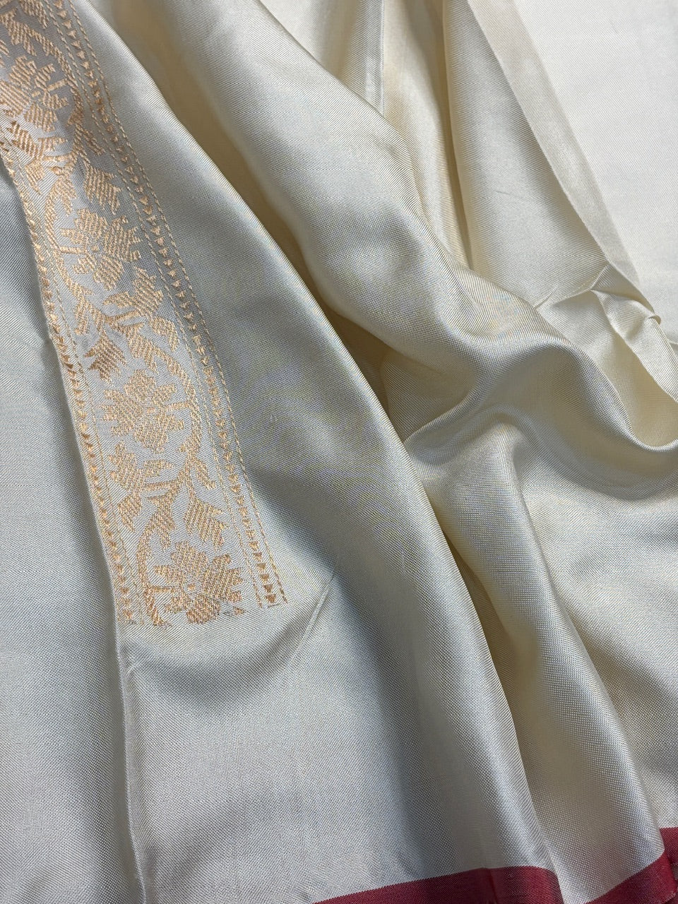 Ivory Pure Banarasi Ektara Silk Handwoven Saree