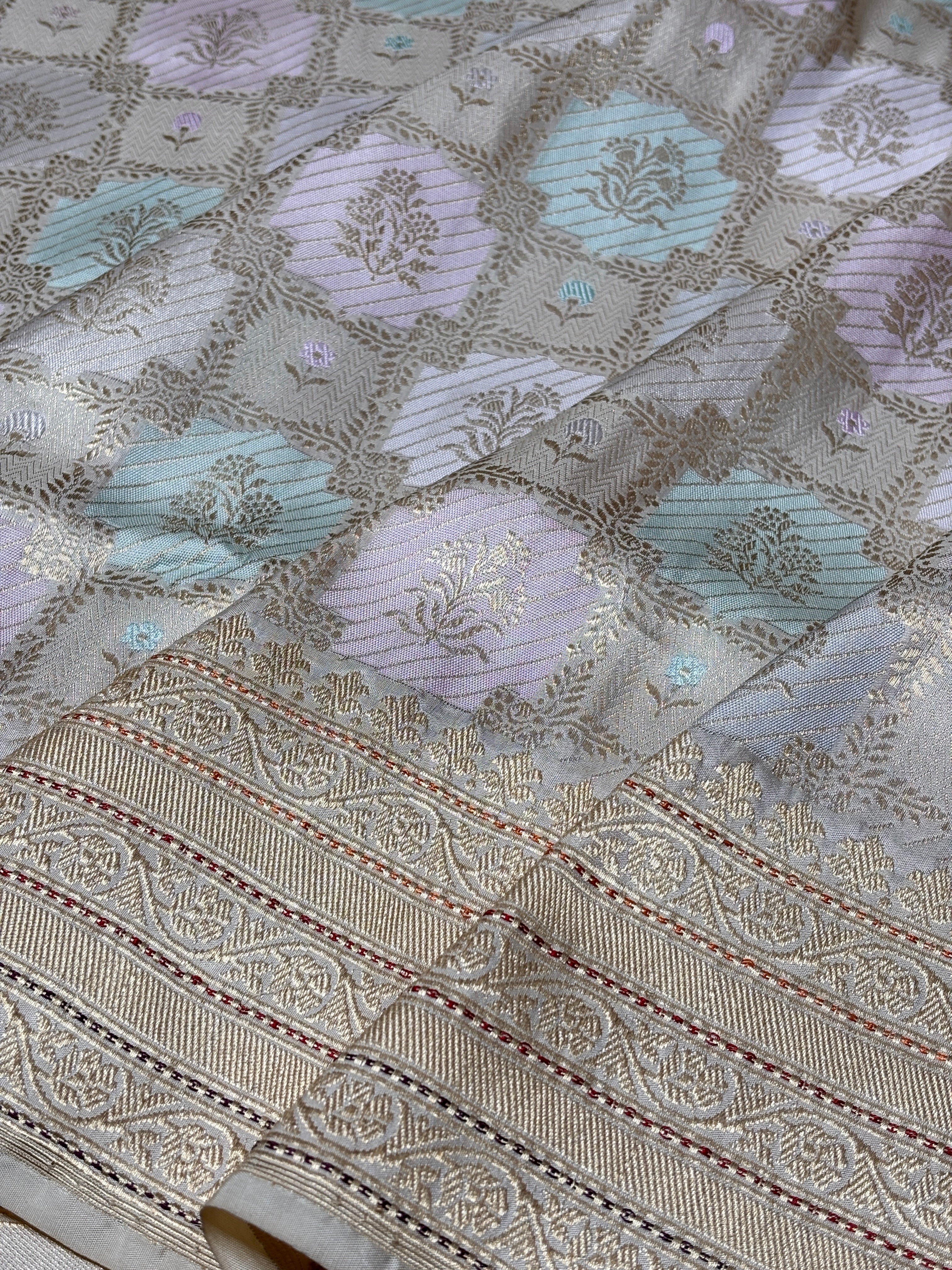 Ivory Pure Banarasi Rangkaat Silk Handloom Saree