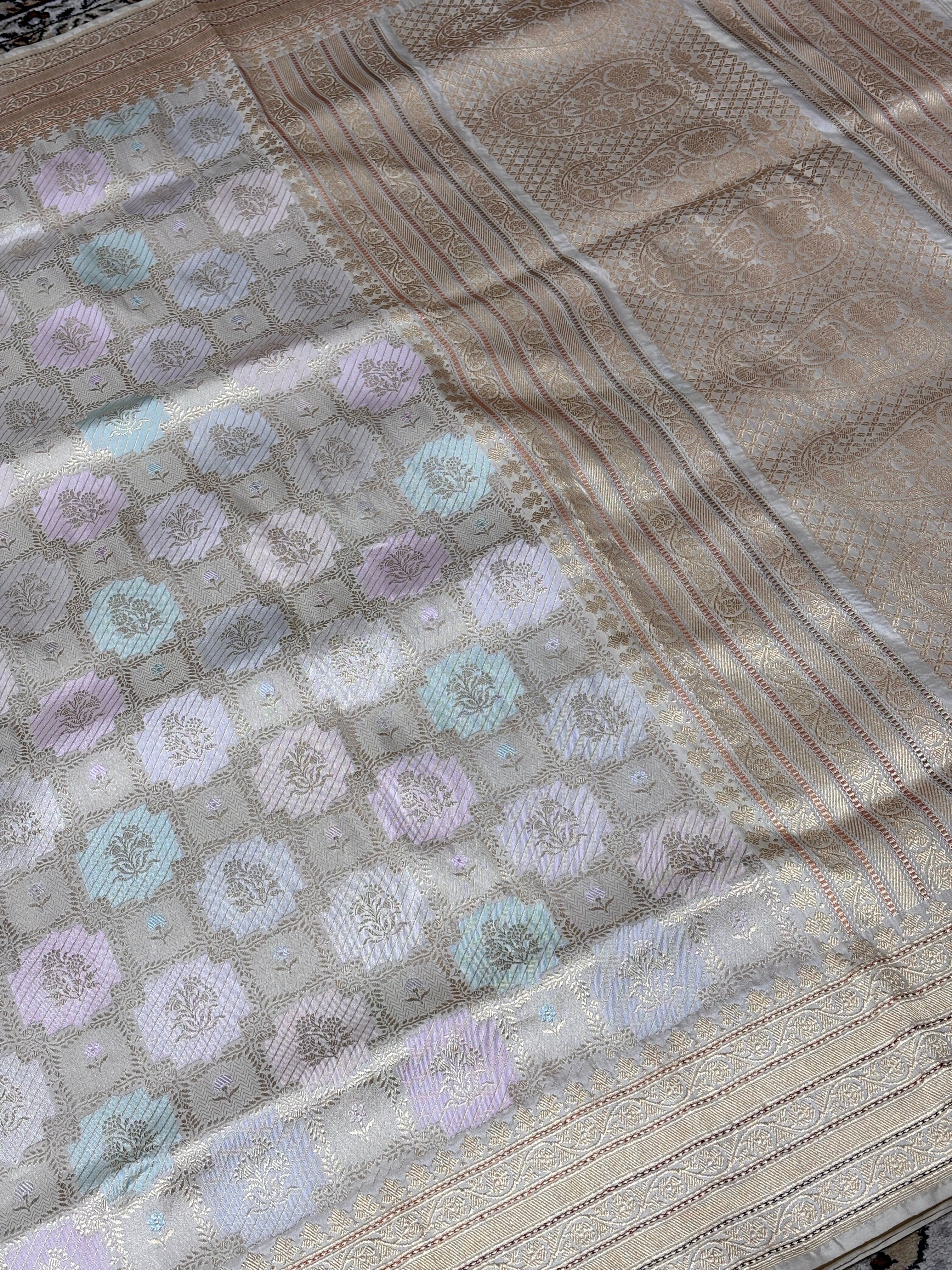 Ivory Pure Banarasi Rangkaat Silk Handloom Saree