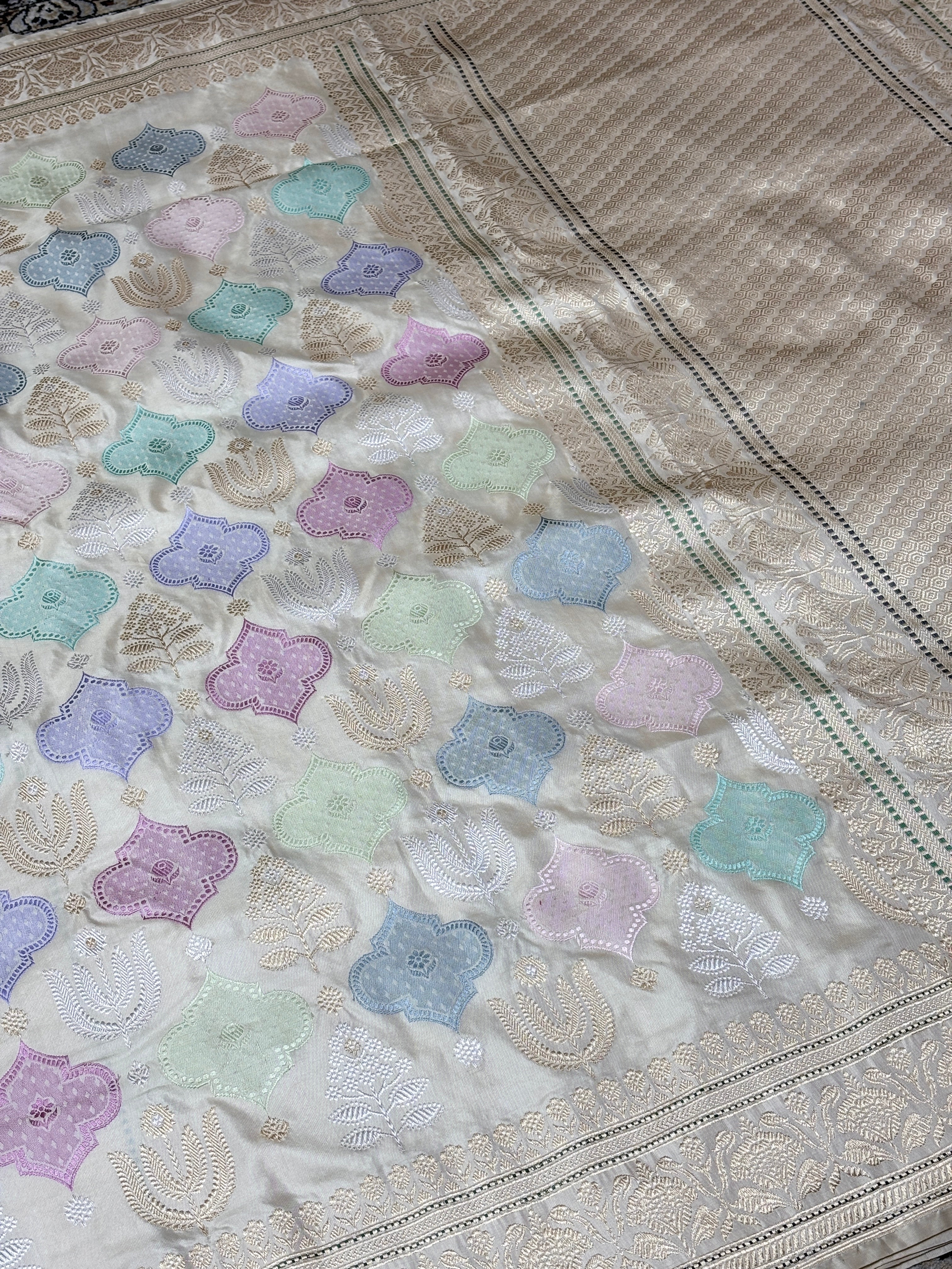 Ivory Pure Banarasi Rangkaat Silk Handloom Saree