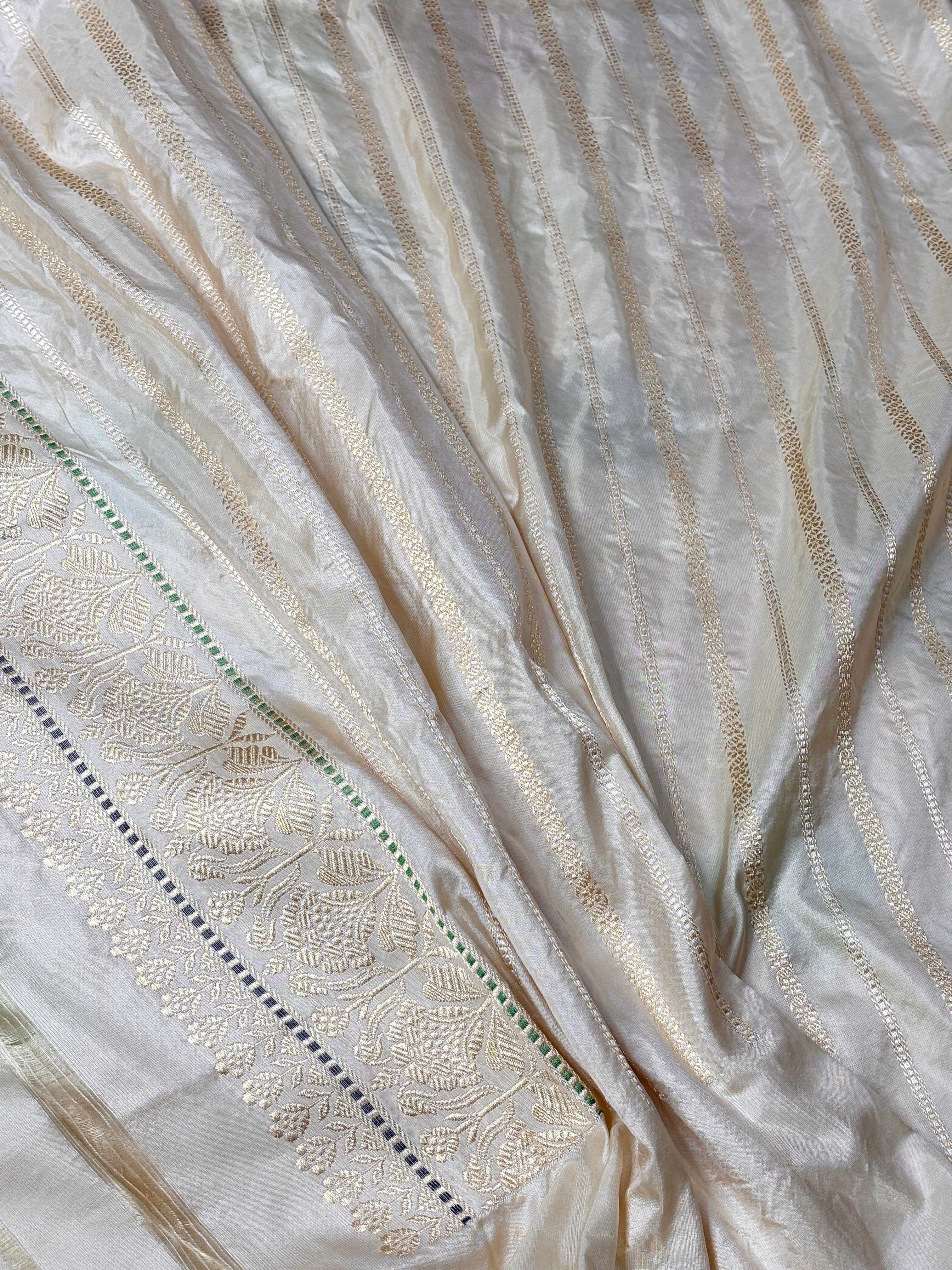 Ivory Pure Banarasi Rangkaat Silk Handloom Saree
