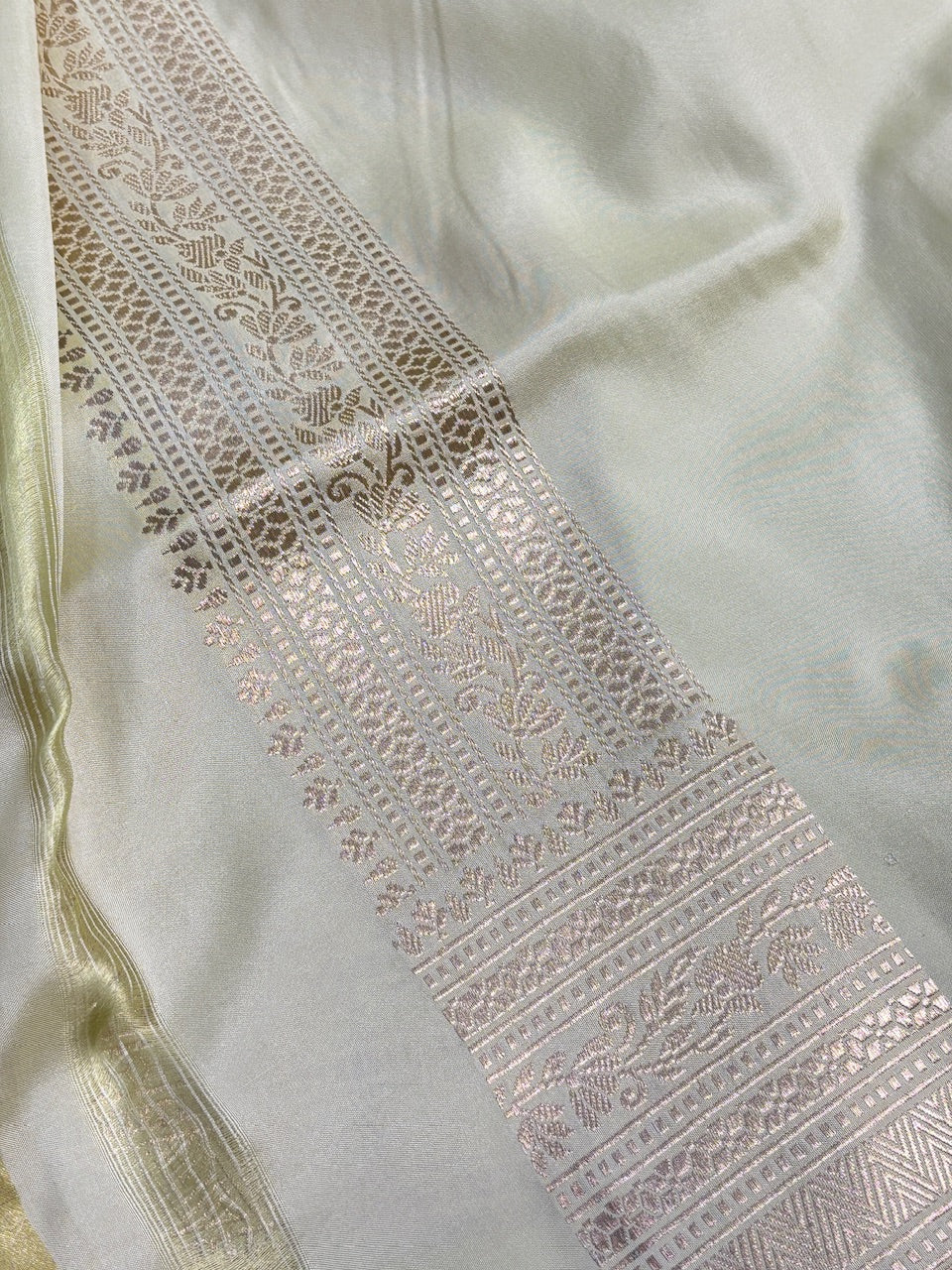Ivory Banarasi Kingkhaab Brocade Handwoven Silk Saree