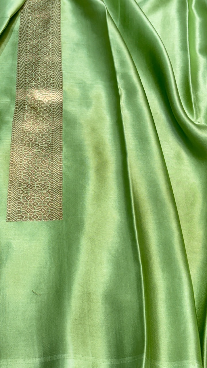 Pista Green Pure Banarasi Satin-Mashru Silk Handwoven Saree