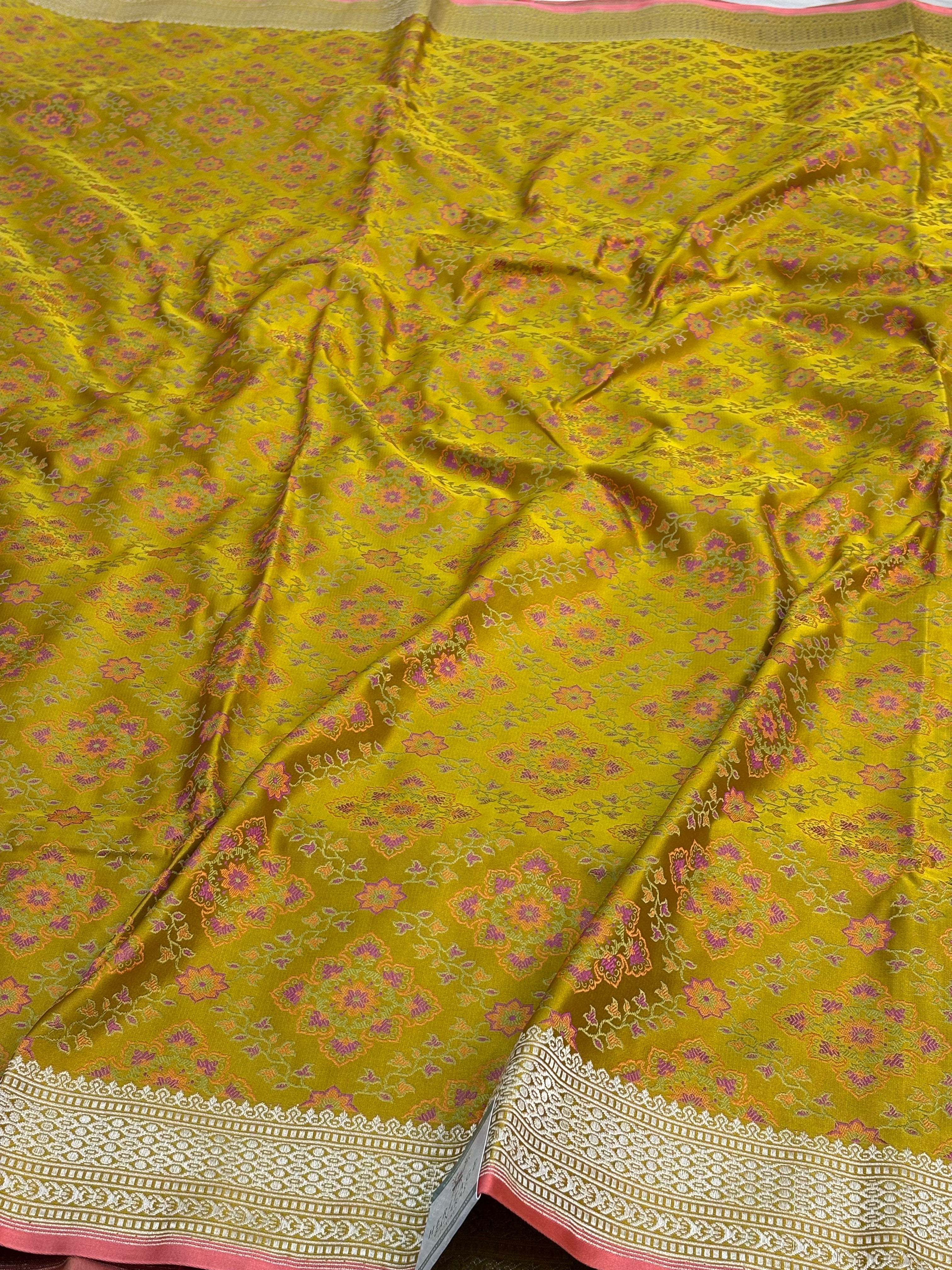 Yellow Handwoven Pure Satin Silk Tanchoi Banarasi Saree