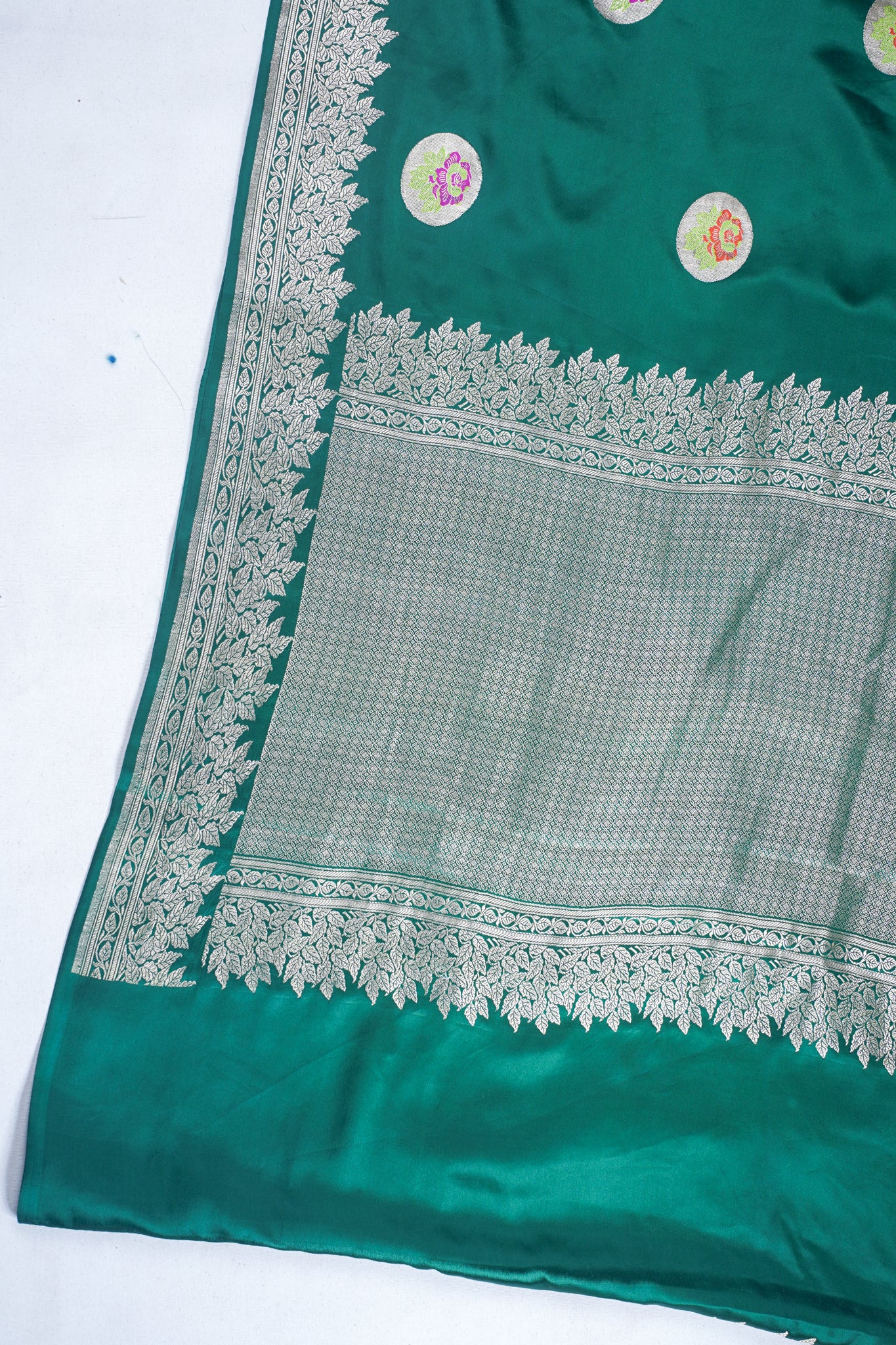 Emerald Green Pure Mashru Silk Handwoven Saree