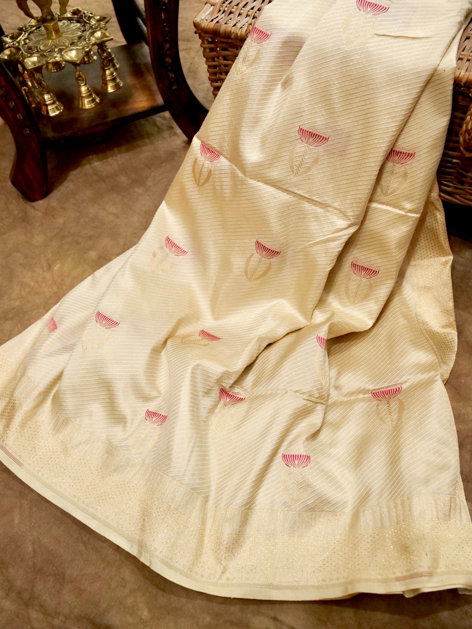 Cream Handwoven Banarasi Pure Katan Silk Meenakari Brocade Saree