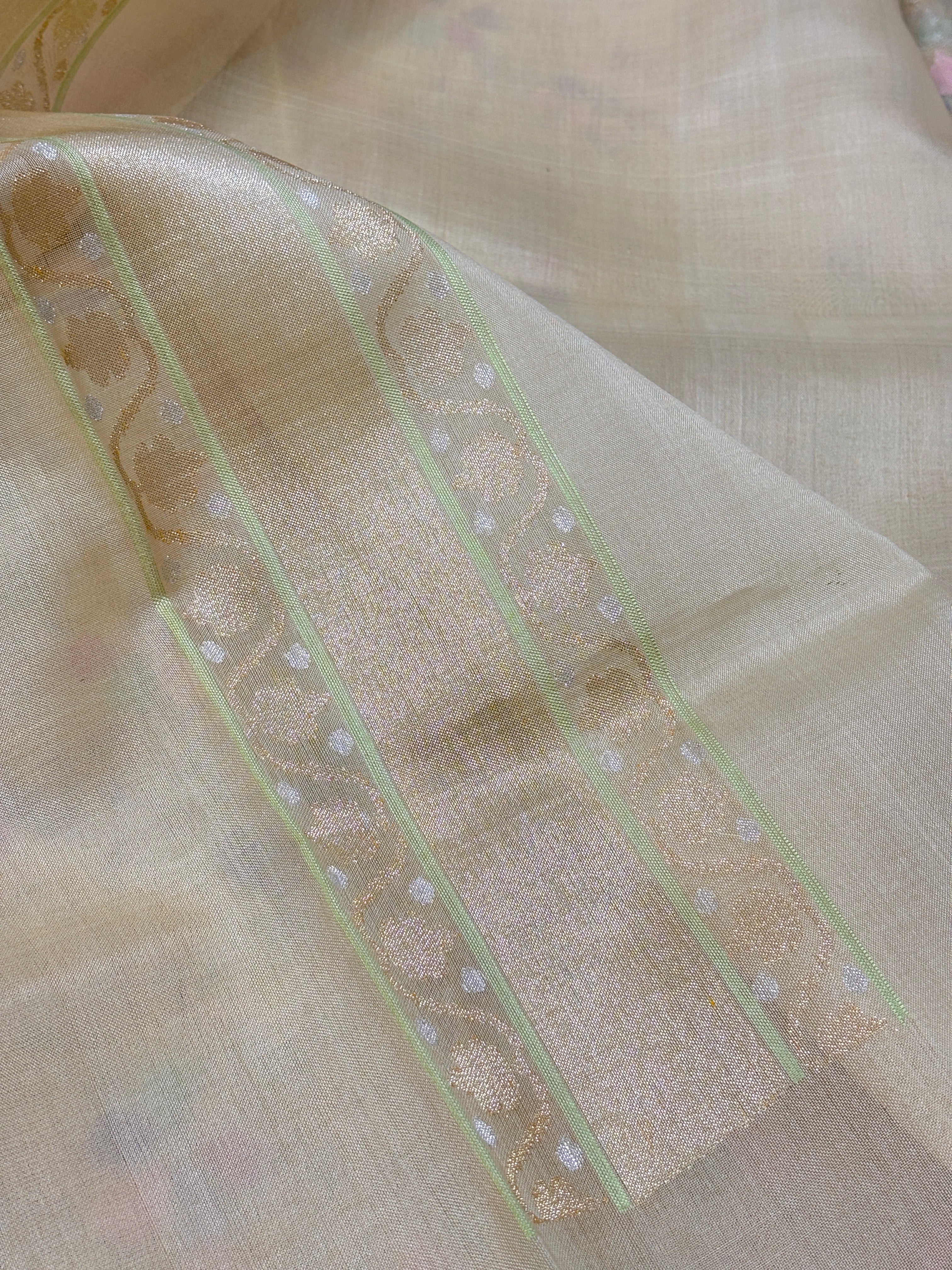 Ivory Banarasi kora Handwoven Saree with Real Zari