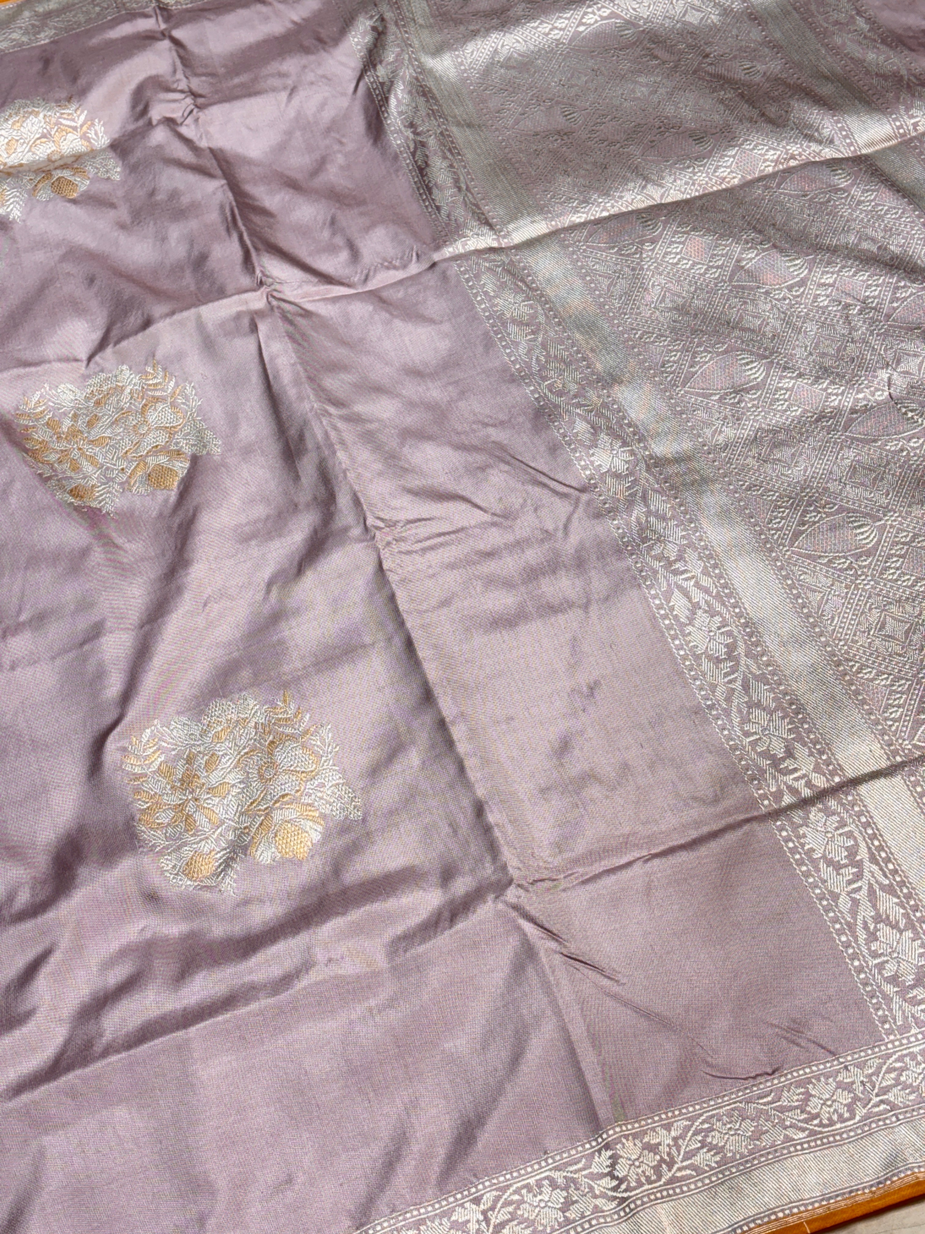 Mauve Pure Banarasi Ektara  Silk Handwoven Saree