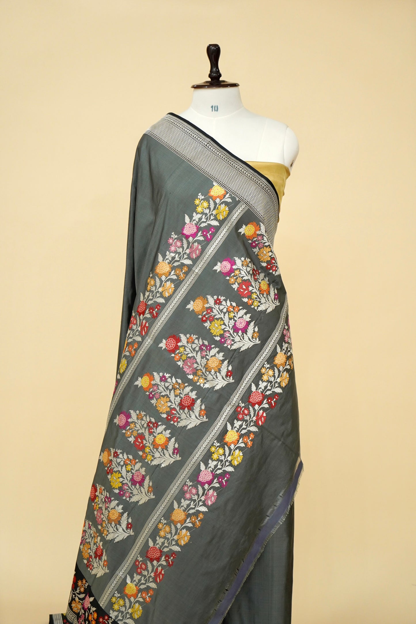 Handloom Banarasi Katan Silk Saree - Kadhiyal Satin Borders