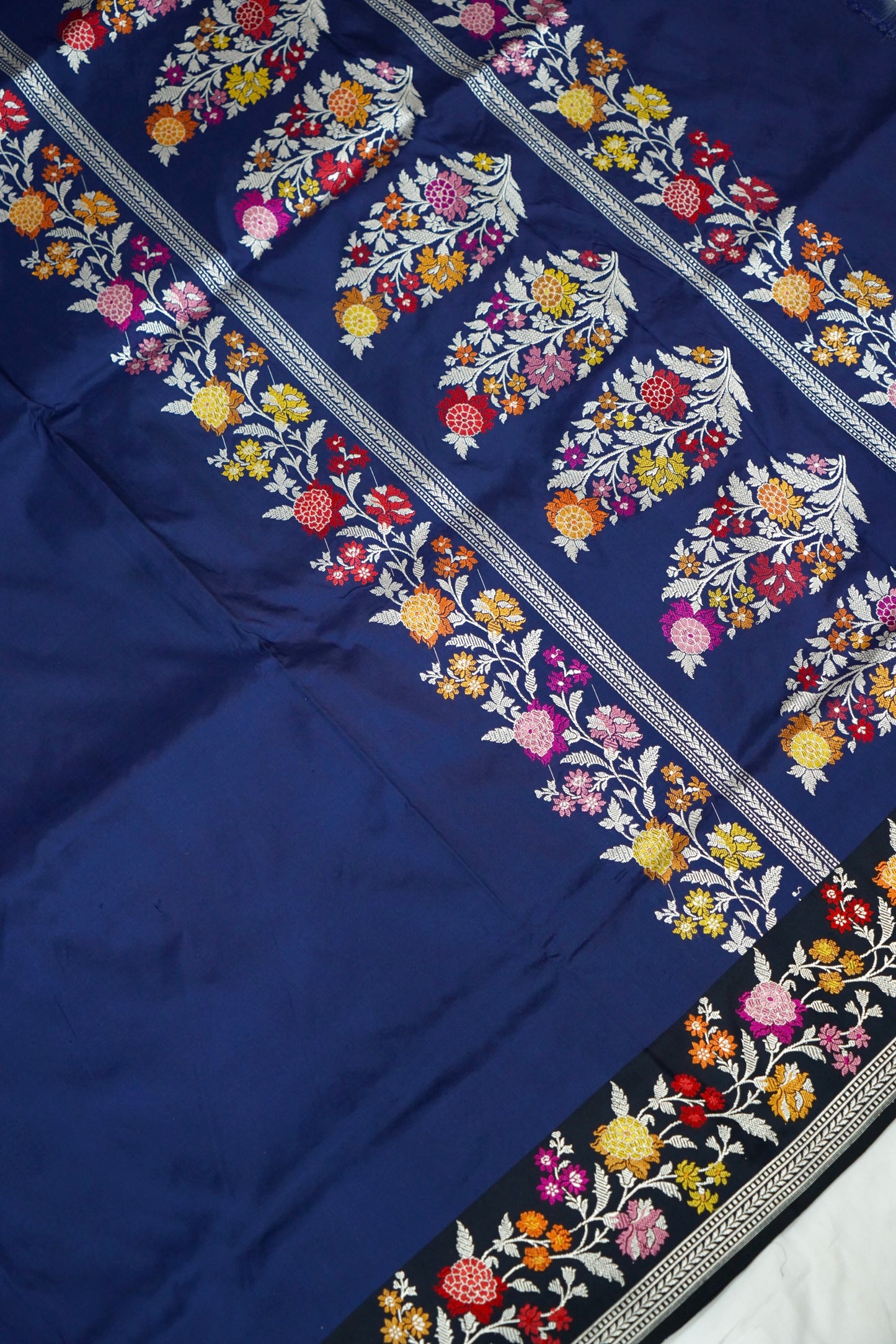 Handloom Banarasi Katan Silk Saree - Kadhiyal Satin Borders