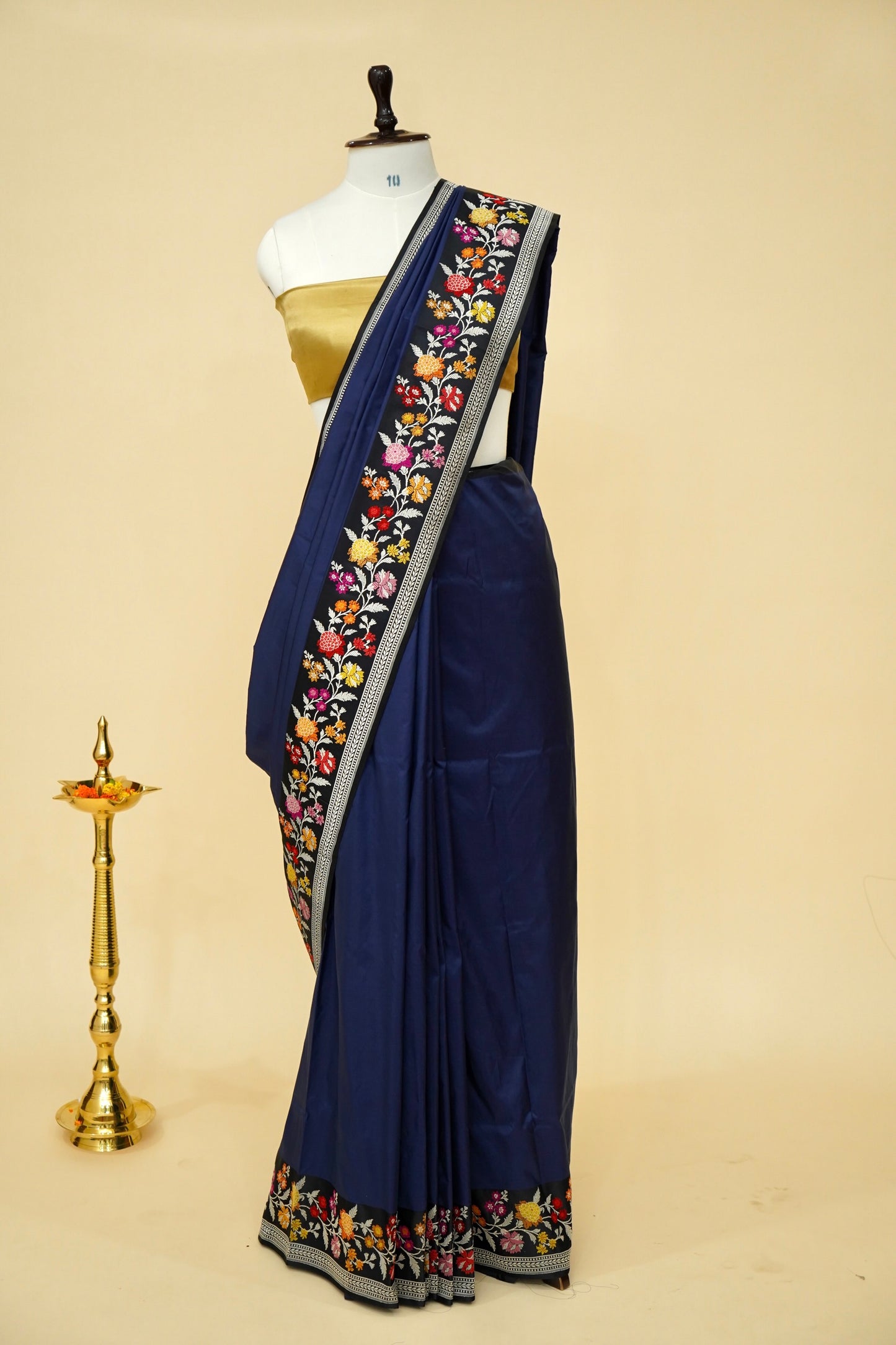 Handloom Banarasi Katan Silk Saree - Kadhiyal Satin Borders