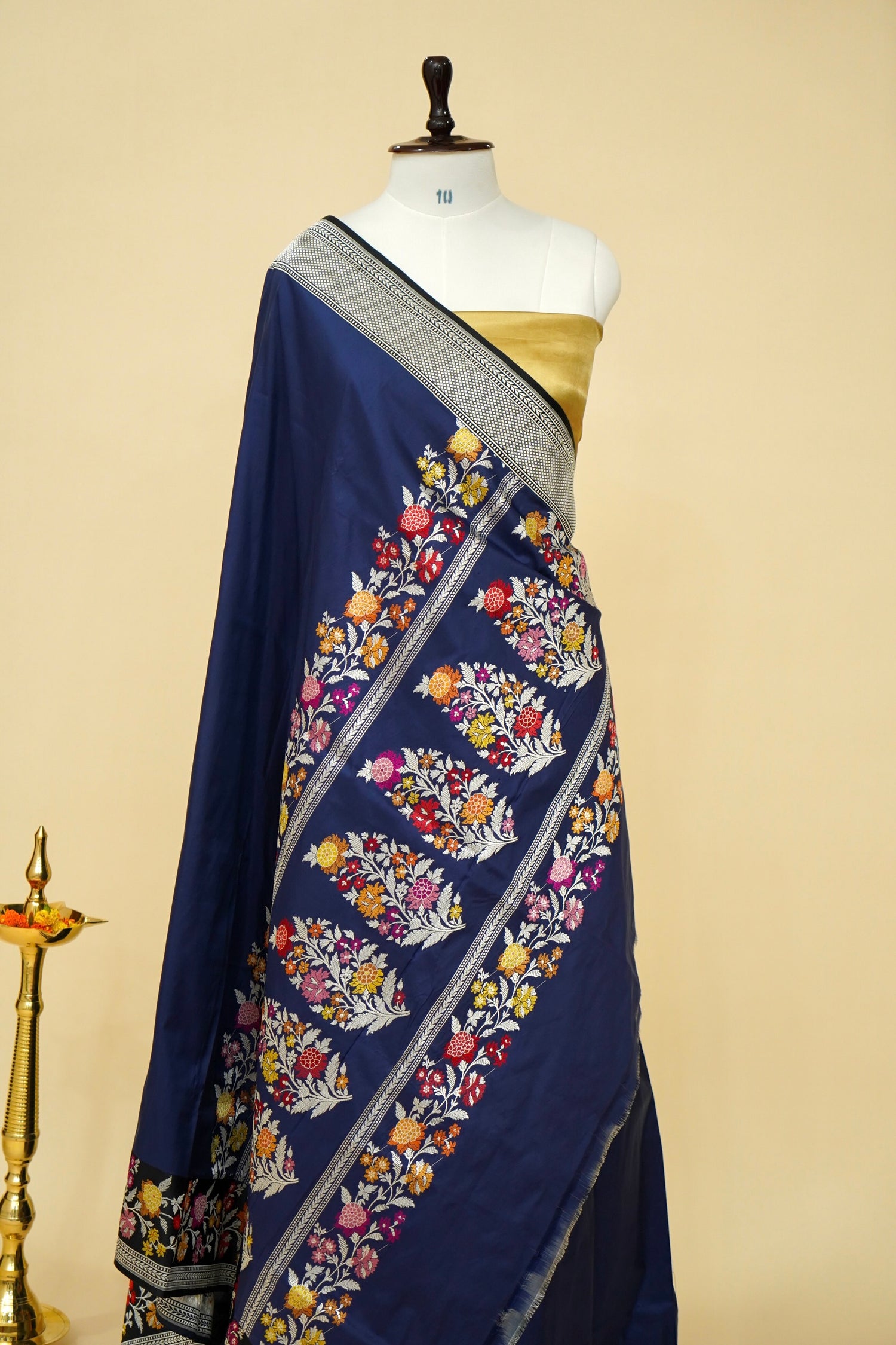 Handloom Banarasi Katan Silk Saree - Kadhiyal Satin Borders