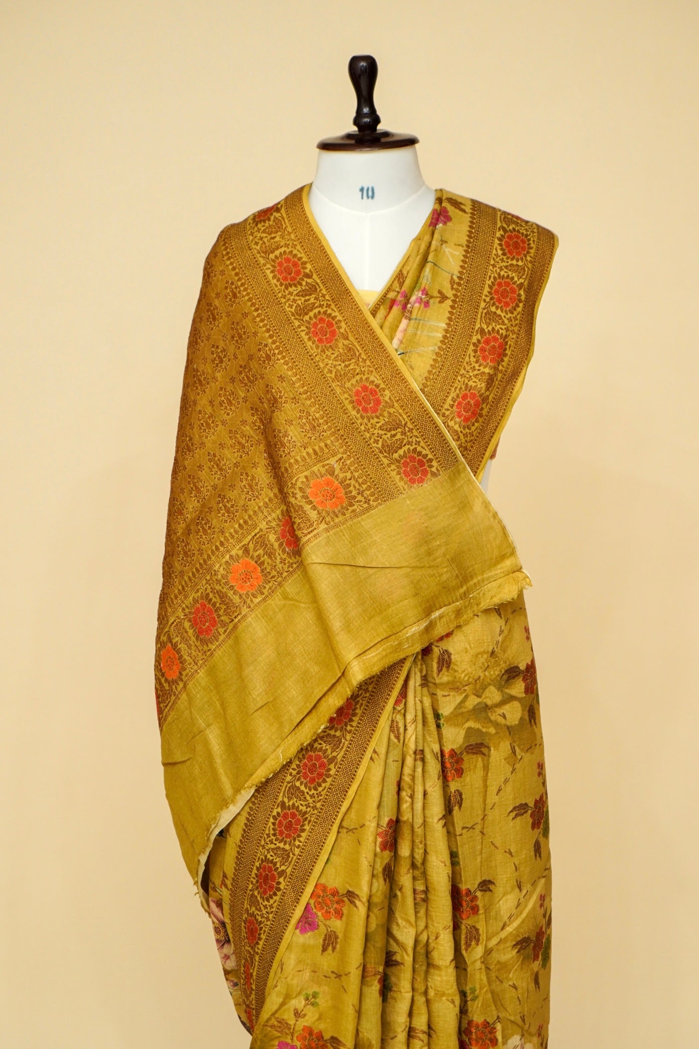 Pure Munga Silk Exclusive Floral Print Saree With Zari Weaving Border