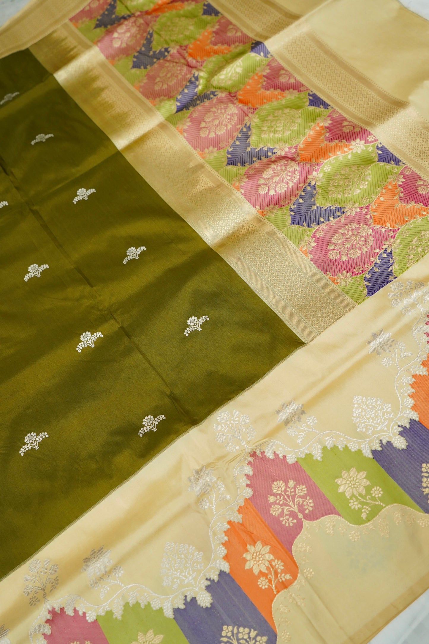 Handloom Banarasi Kadhiyal Rangkaat Border Saree