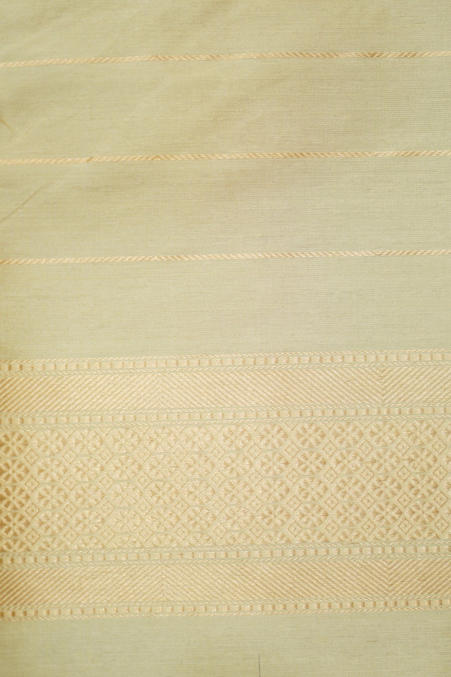 Handloom Banarasi Kadhiyal Rangkaat Border Saree