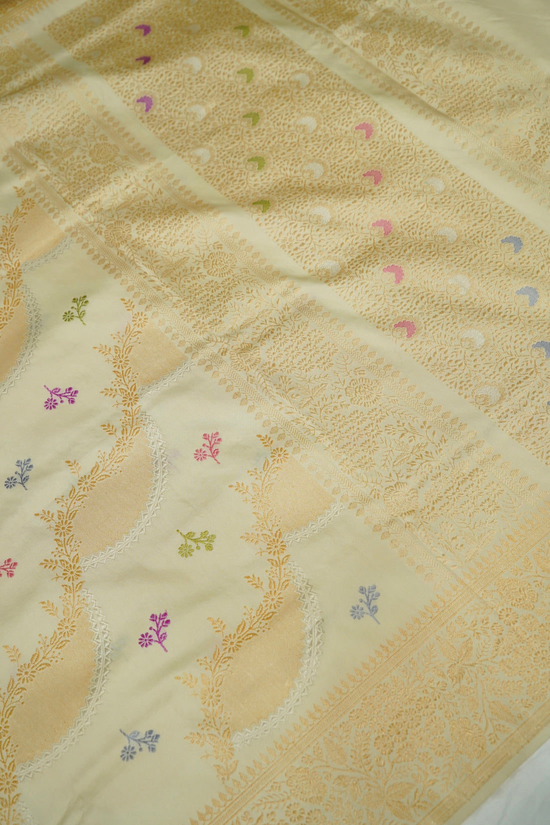 Handloom Banarasi Rangkaat Jaal Weaving Saree