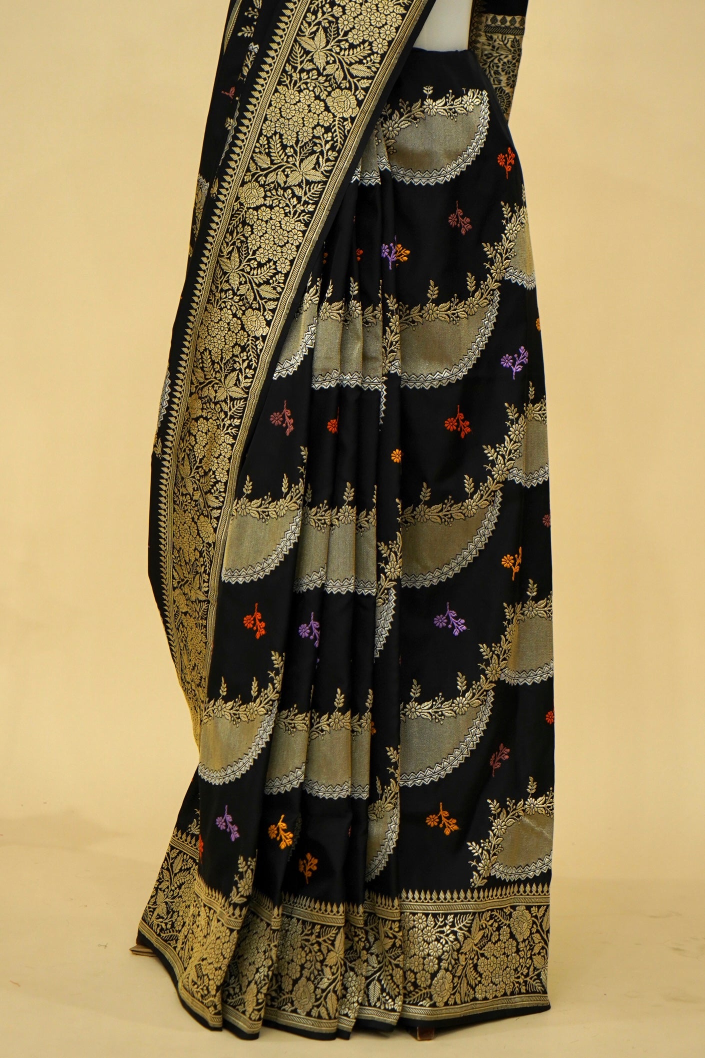 Handloom Banarasi Rangkaat Jaal Weaving with Minakari