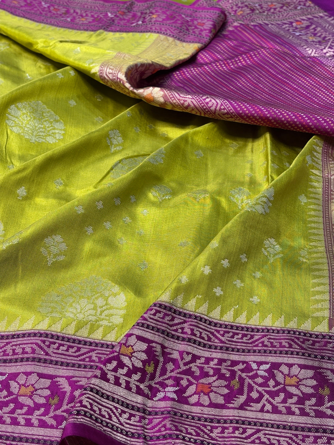 Green Pure Banarasi Ektara  Silk Handwoven Saree
