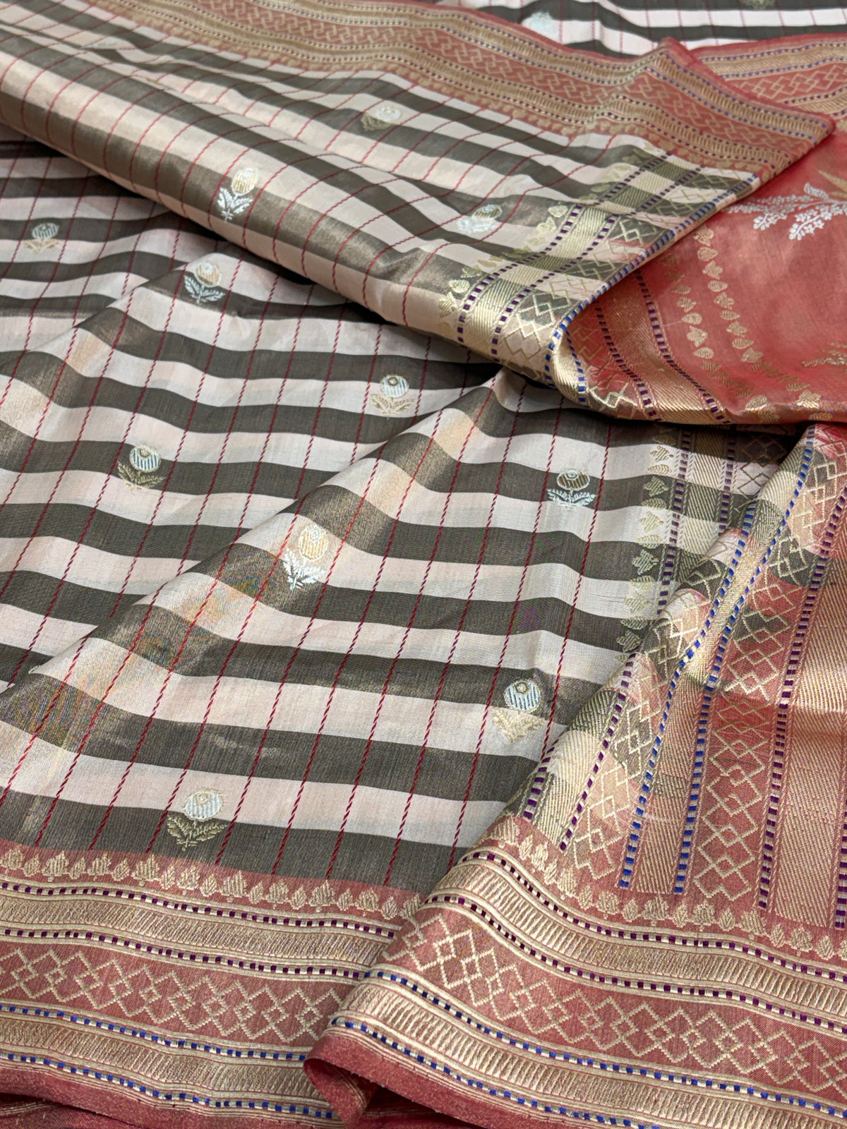 Pink Handwoven Pure Banarasi Tissue Silk Saree