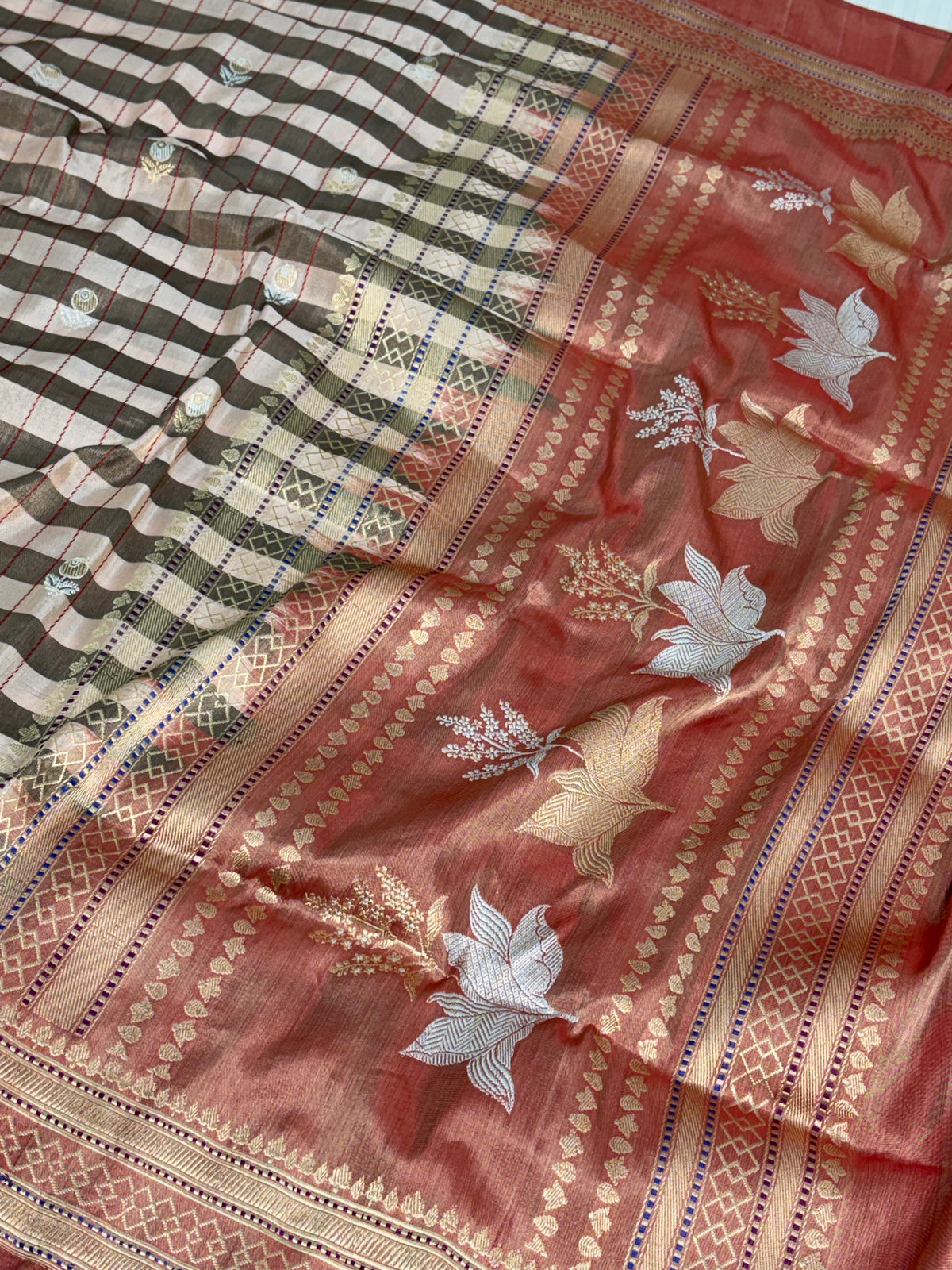 Pink Handwoven Pure Banarasi Tissue Silk Saree
