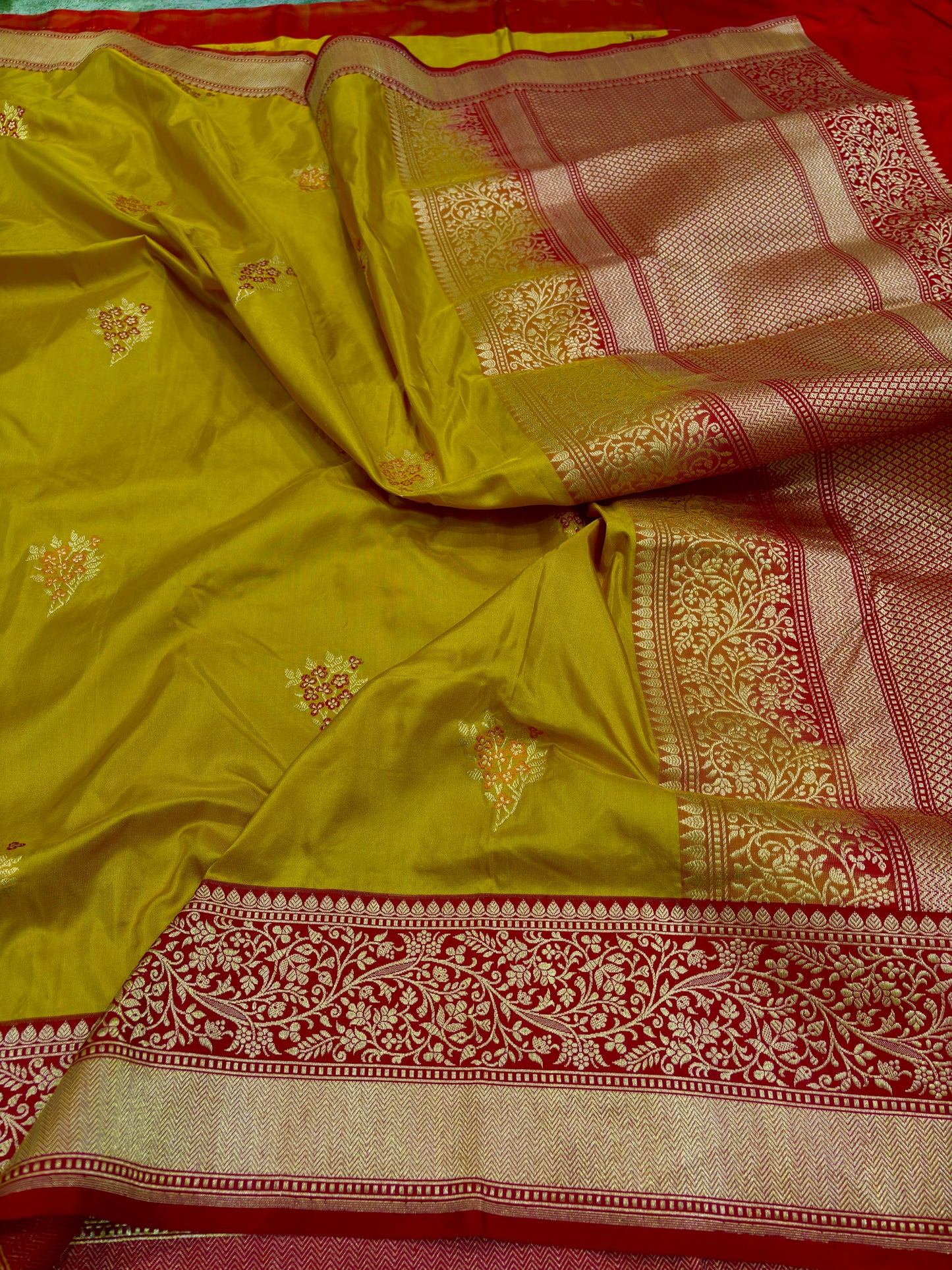 Banarasi Kadhiyal Saree with Minakari Buta & Border