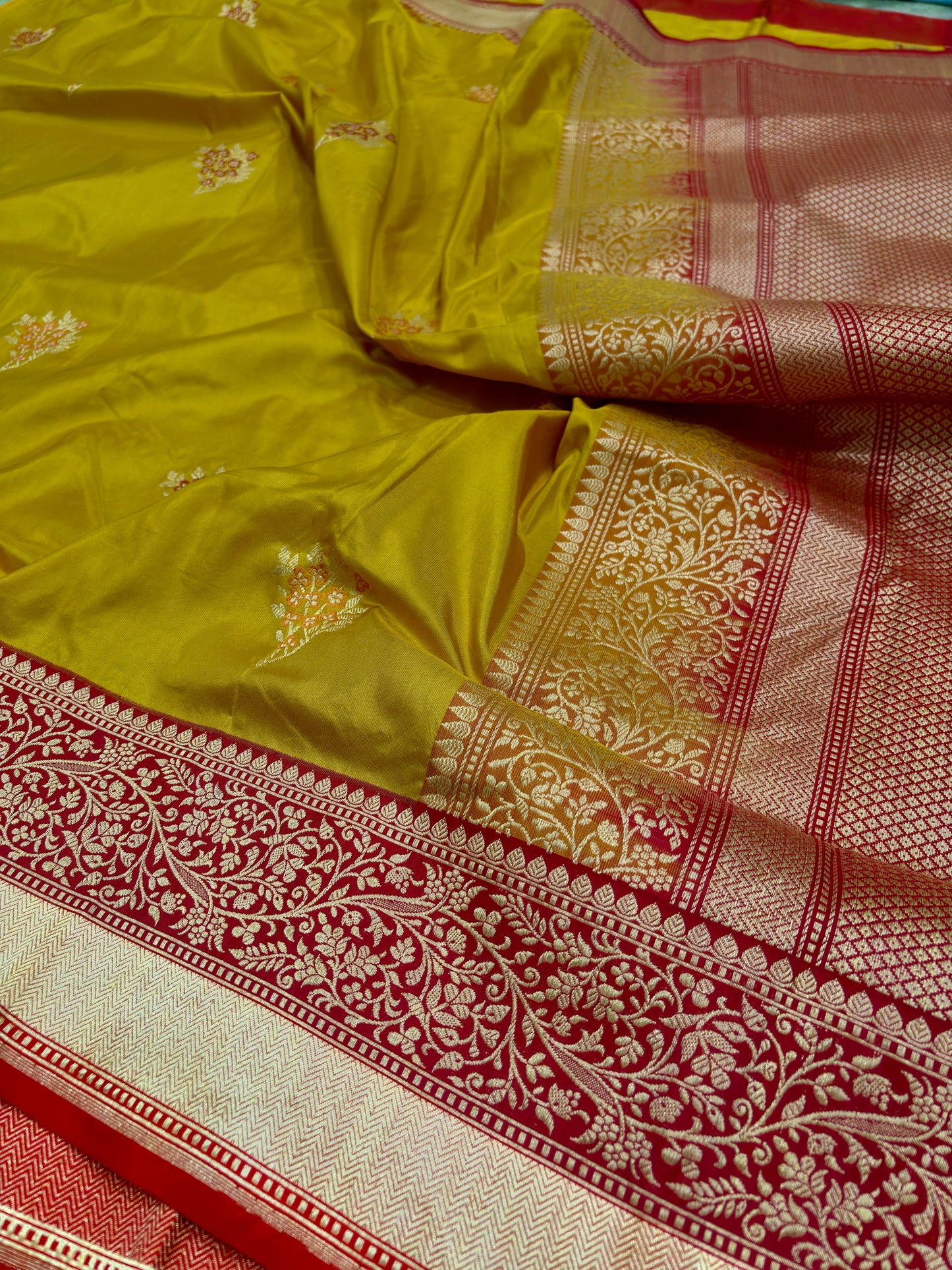 Banarasi Kadhiyal Saree with Minakari Buta & Border