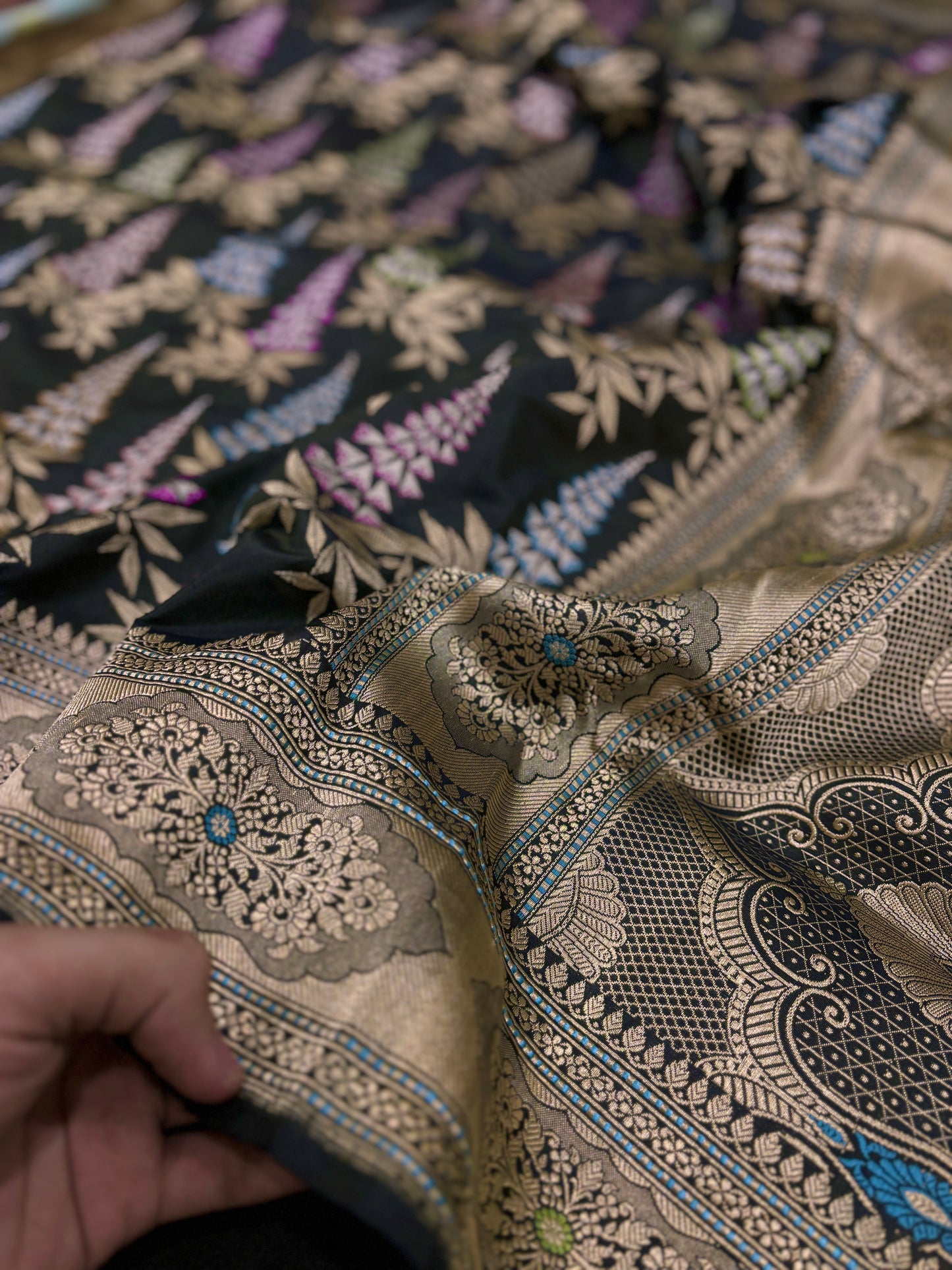 Banarasi Mehrab Pallu Saree Tilfi Minakari and Jaal Weaving