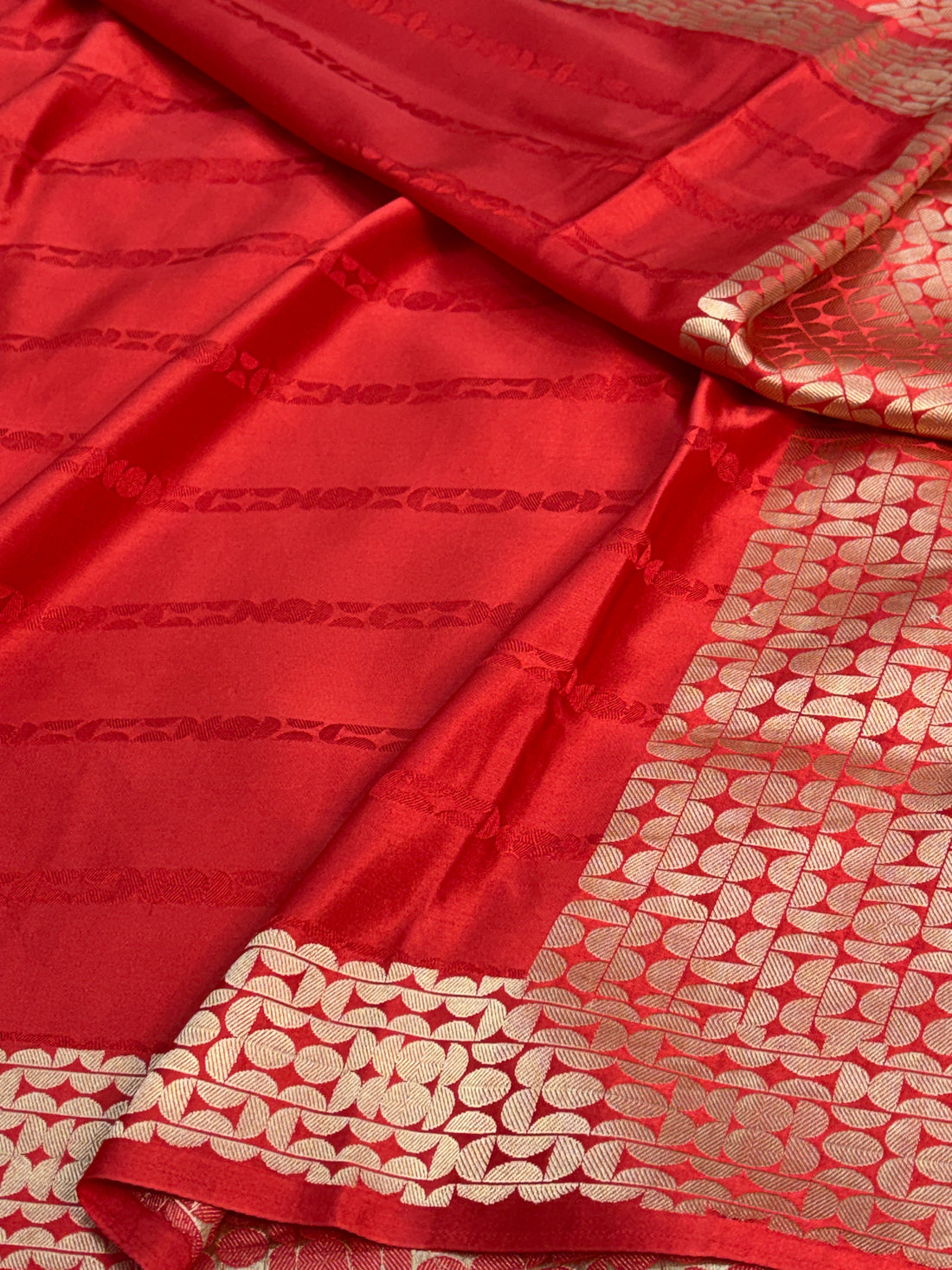 Red Handwoven Pure Banarasi Mashru Satin Silk Saree