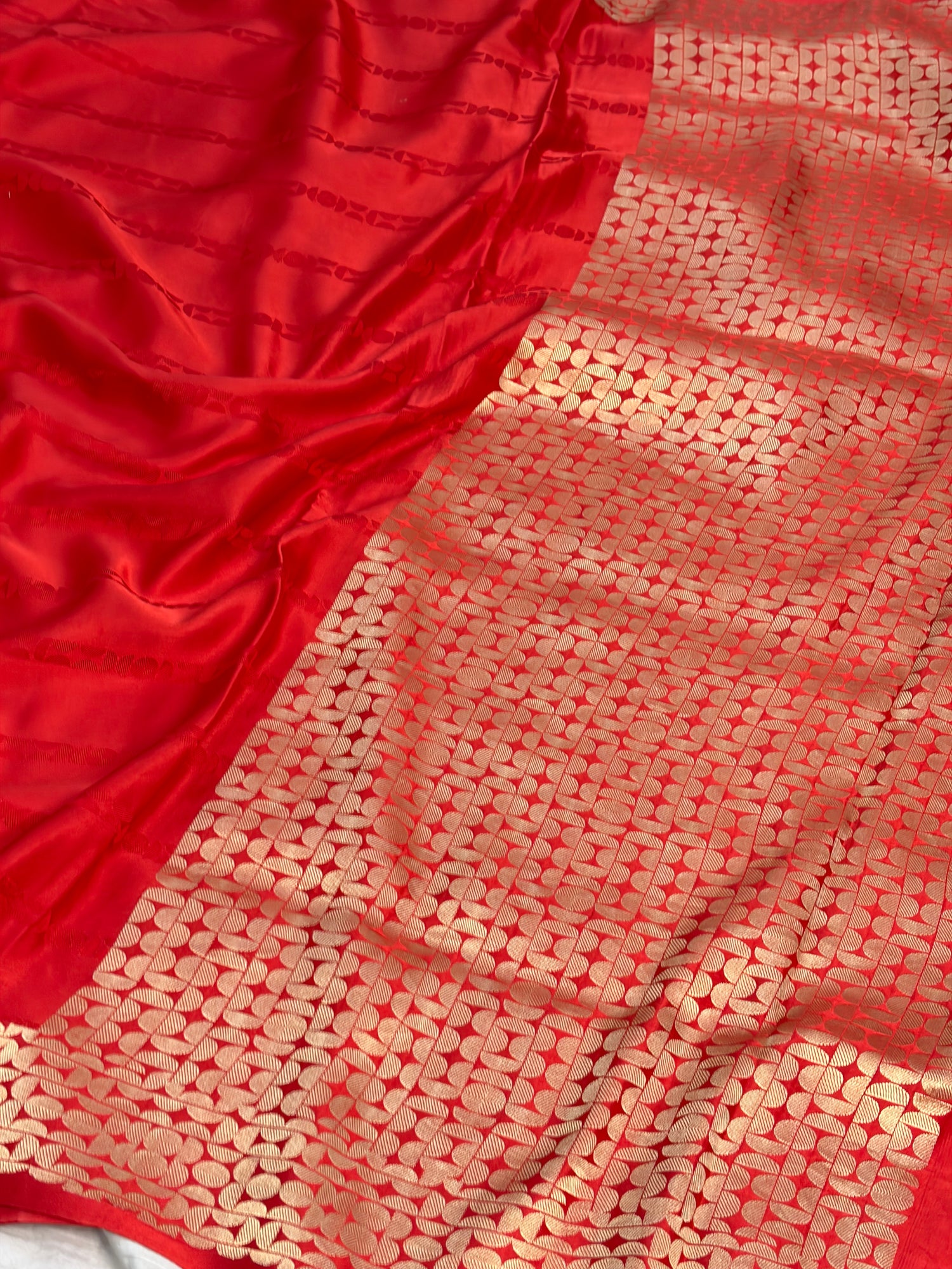 Red Handwoven Pure Banarasi Mashru Satin Silk Saree