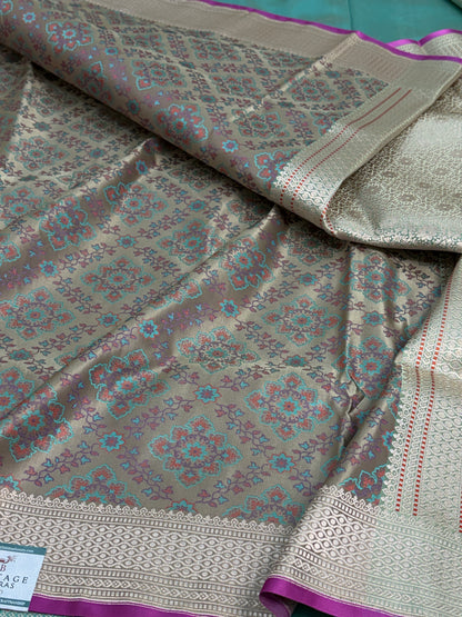 Silver Grey Handwoven Pure Banarasi Satin Tanchoi Saree