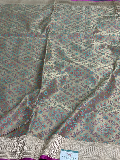 Silver Grey Handwoven Pure Banarasi Satin Tanchoi Saree