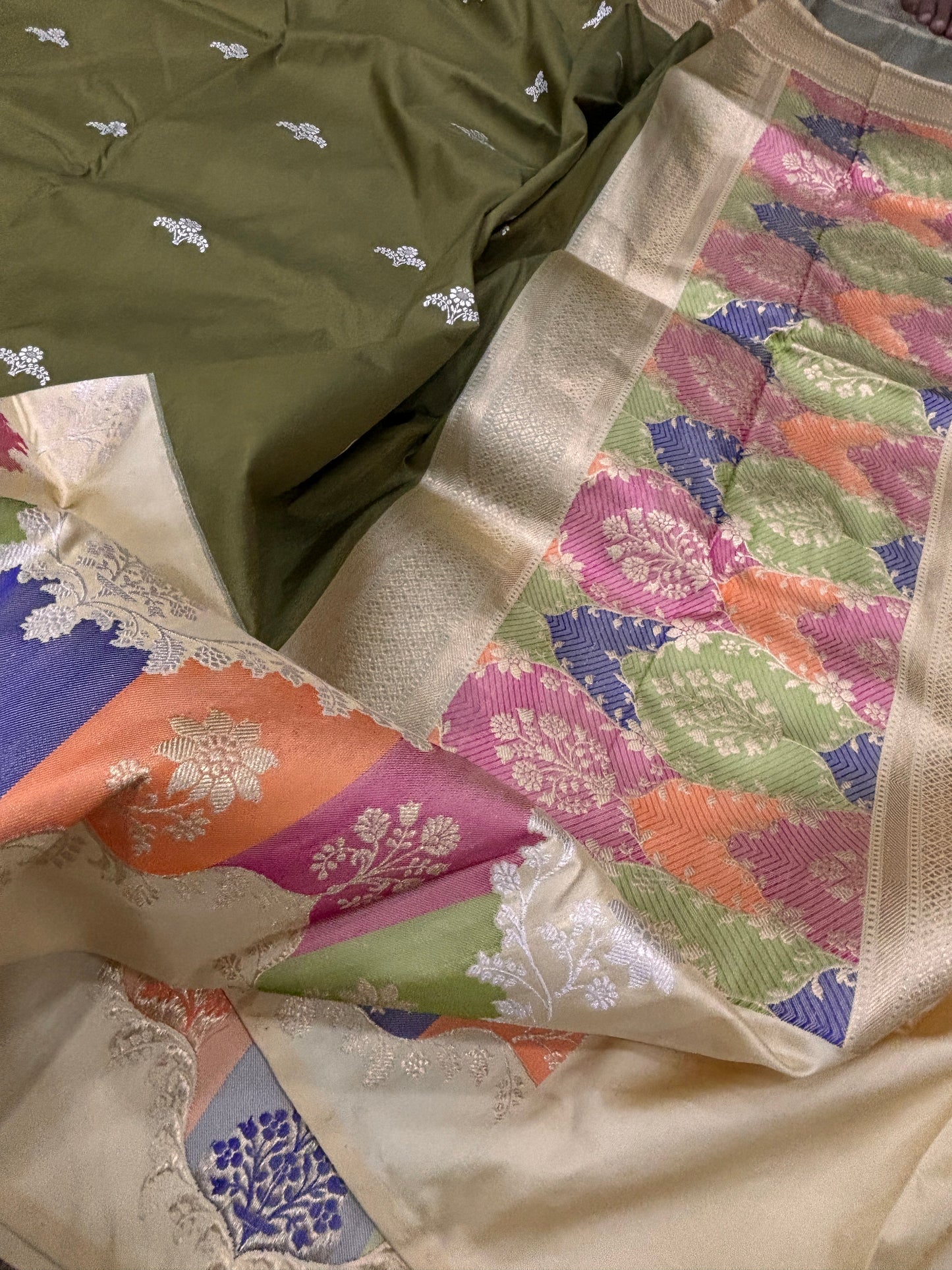 Pure Banarasi Katan Silk Kadhwa Rangkaat Border Ultra-Rich Saree