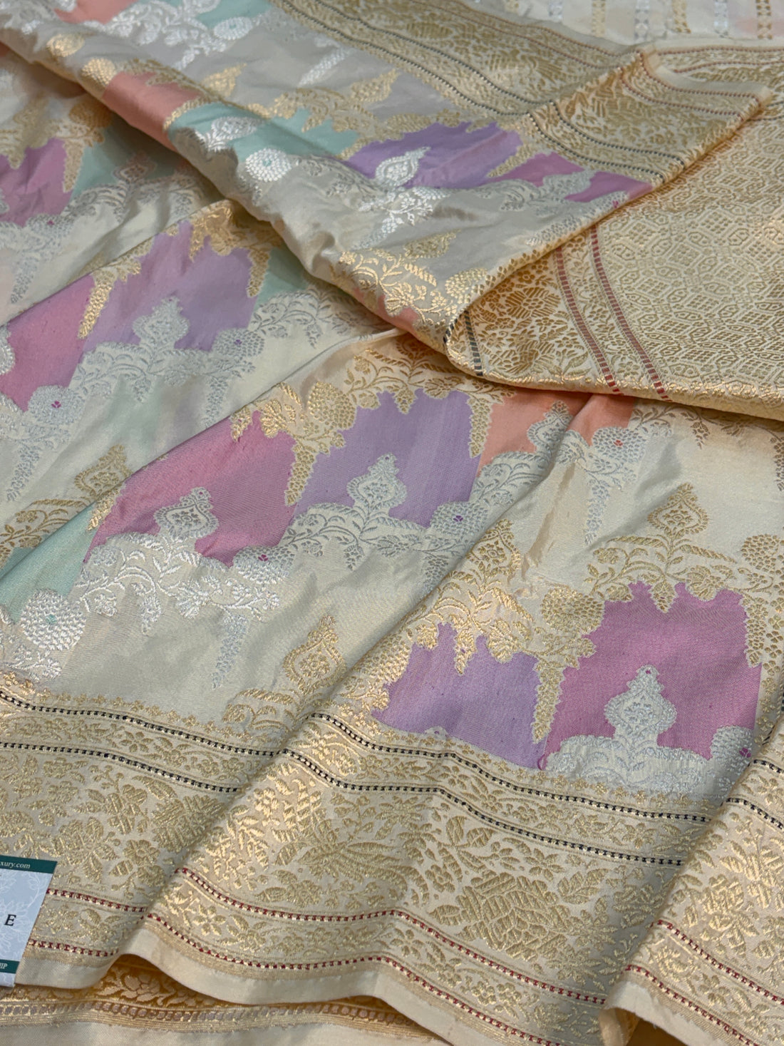 Ivory Handwoven Pure Banarasi Rangkaat Saree
