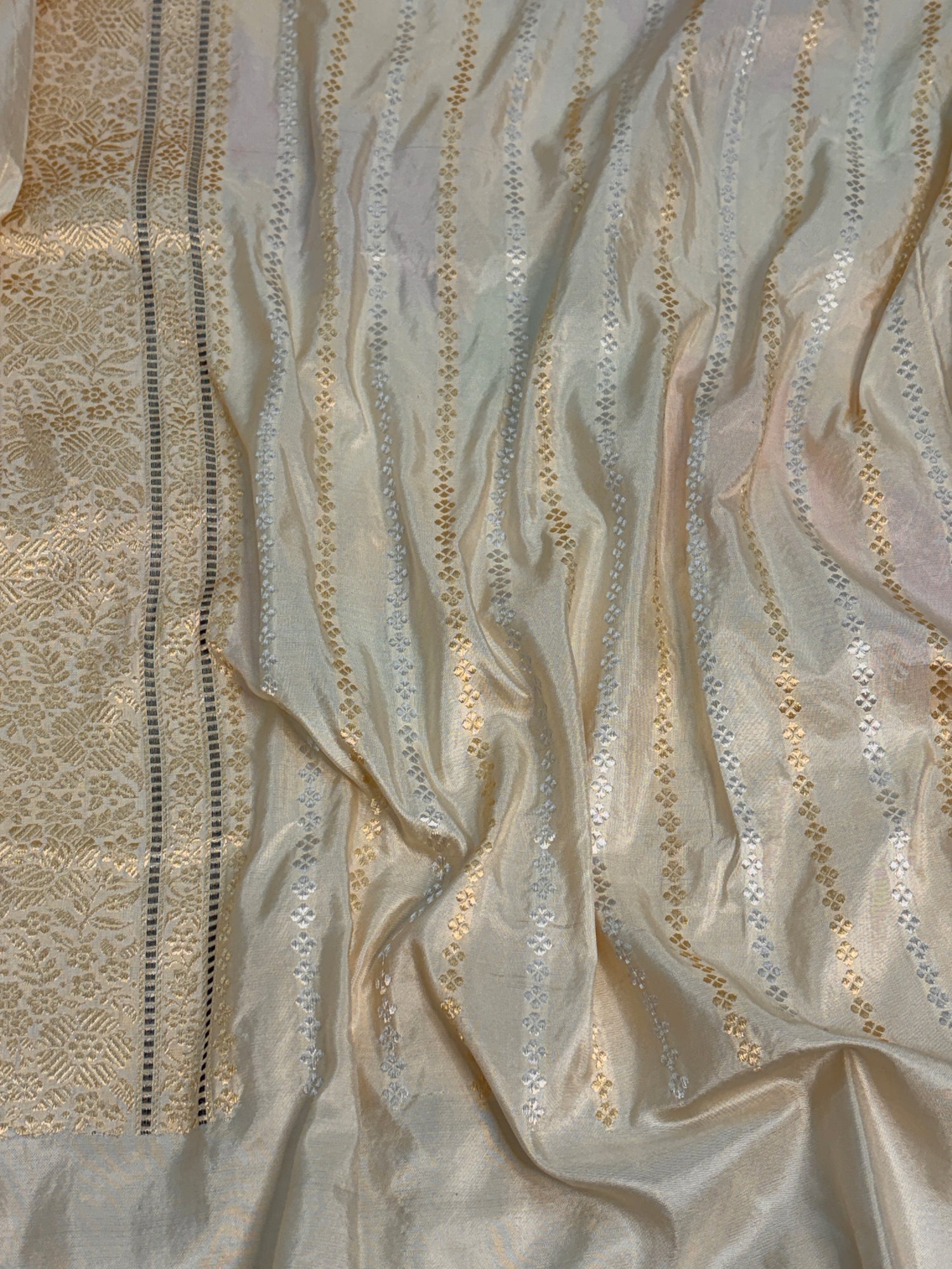 Ivory Handwoven Pure Banarasi Rangkaat Saree