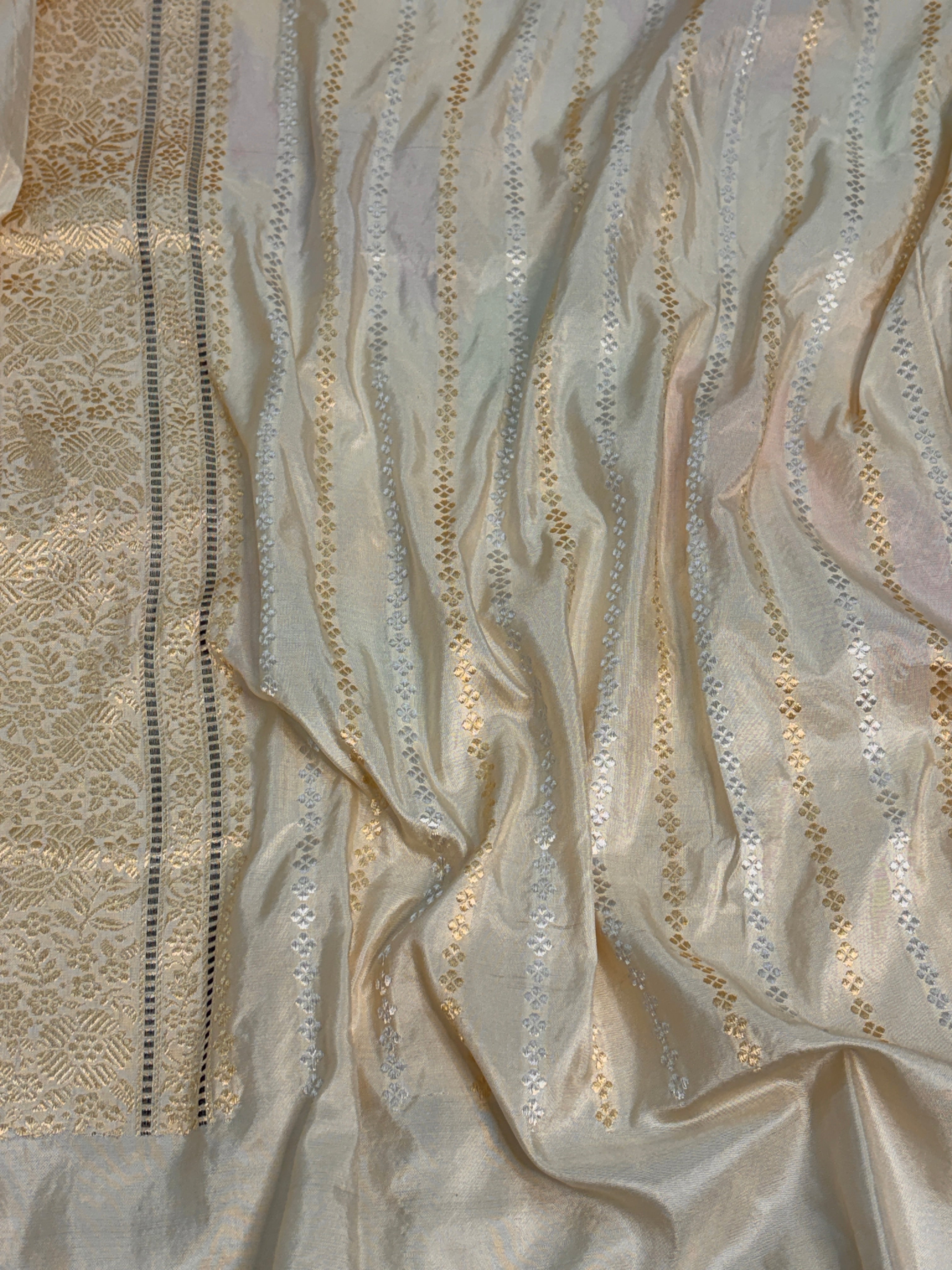Ivory Handwoven Pure Banarasi Rangkaat Saree