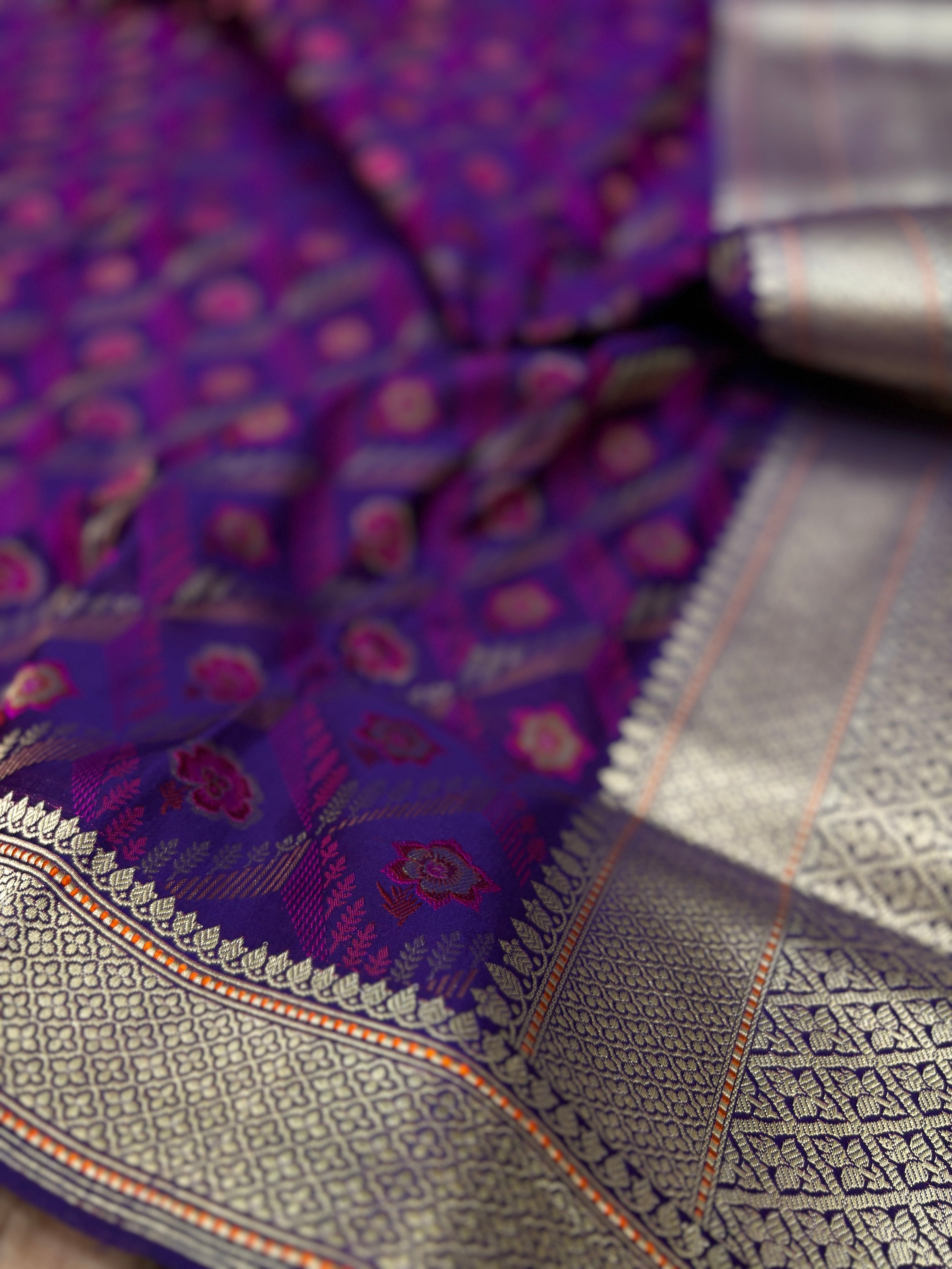 Pure Satin Silk Banarasi Threads Zari Tanchoi Jaal Saree