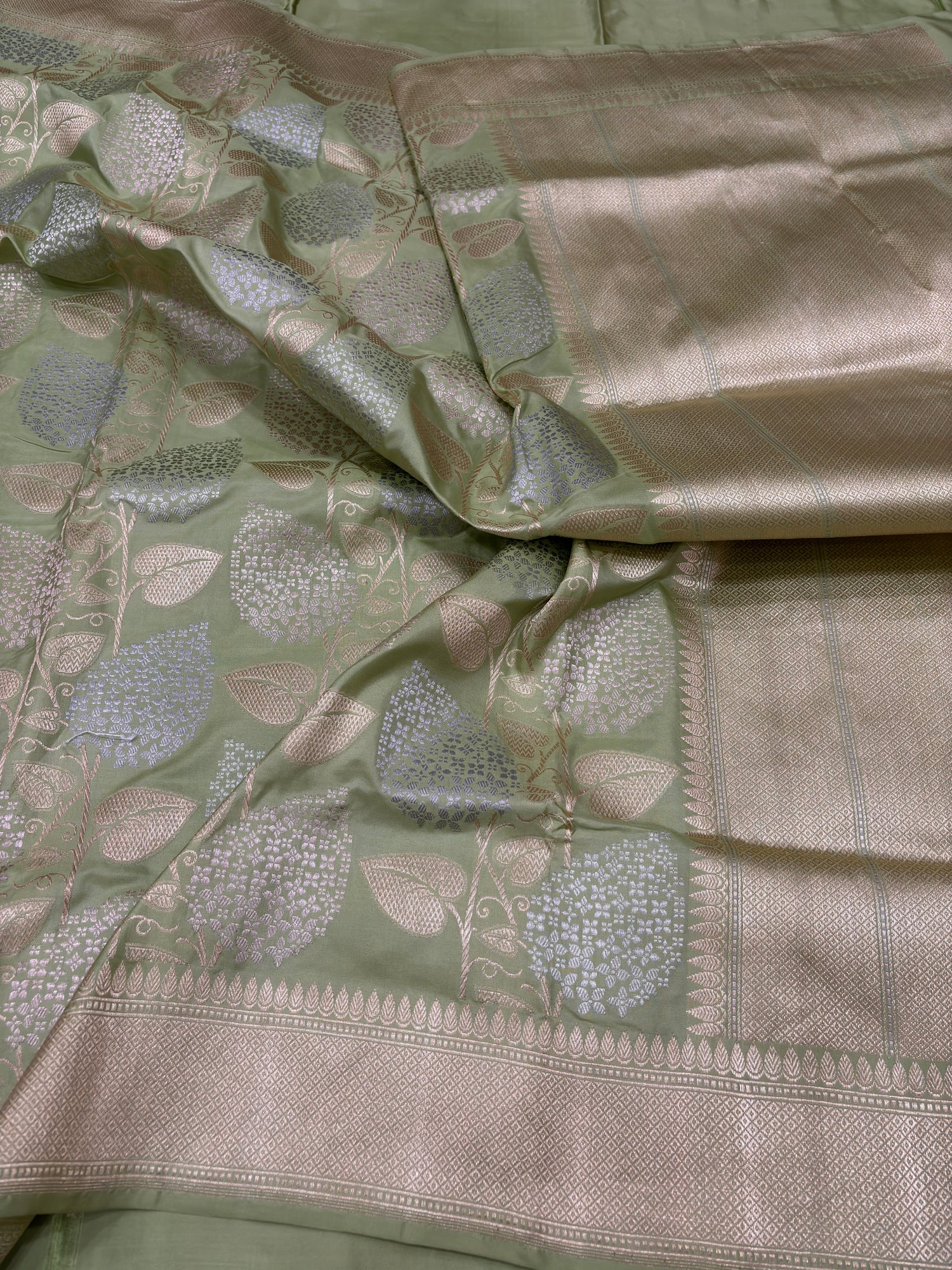 Pure Banarasi Katan Silk Saree with Leaf Motif Rupa Sona Jaal Weaving