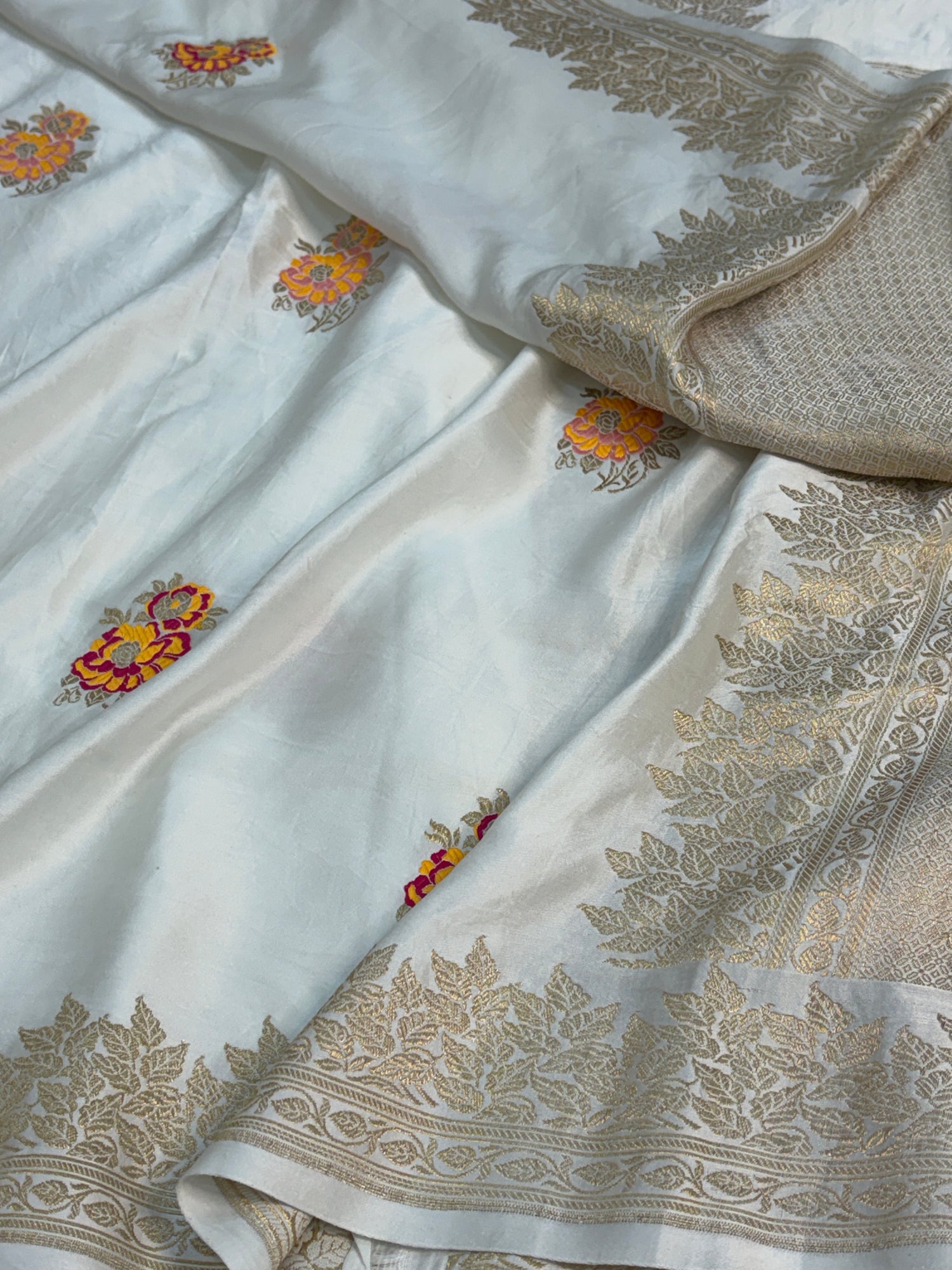 White Handwoven Pure Mashru Banarasi Satin Silk Saree
