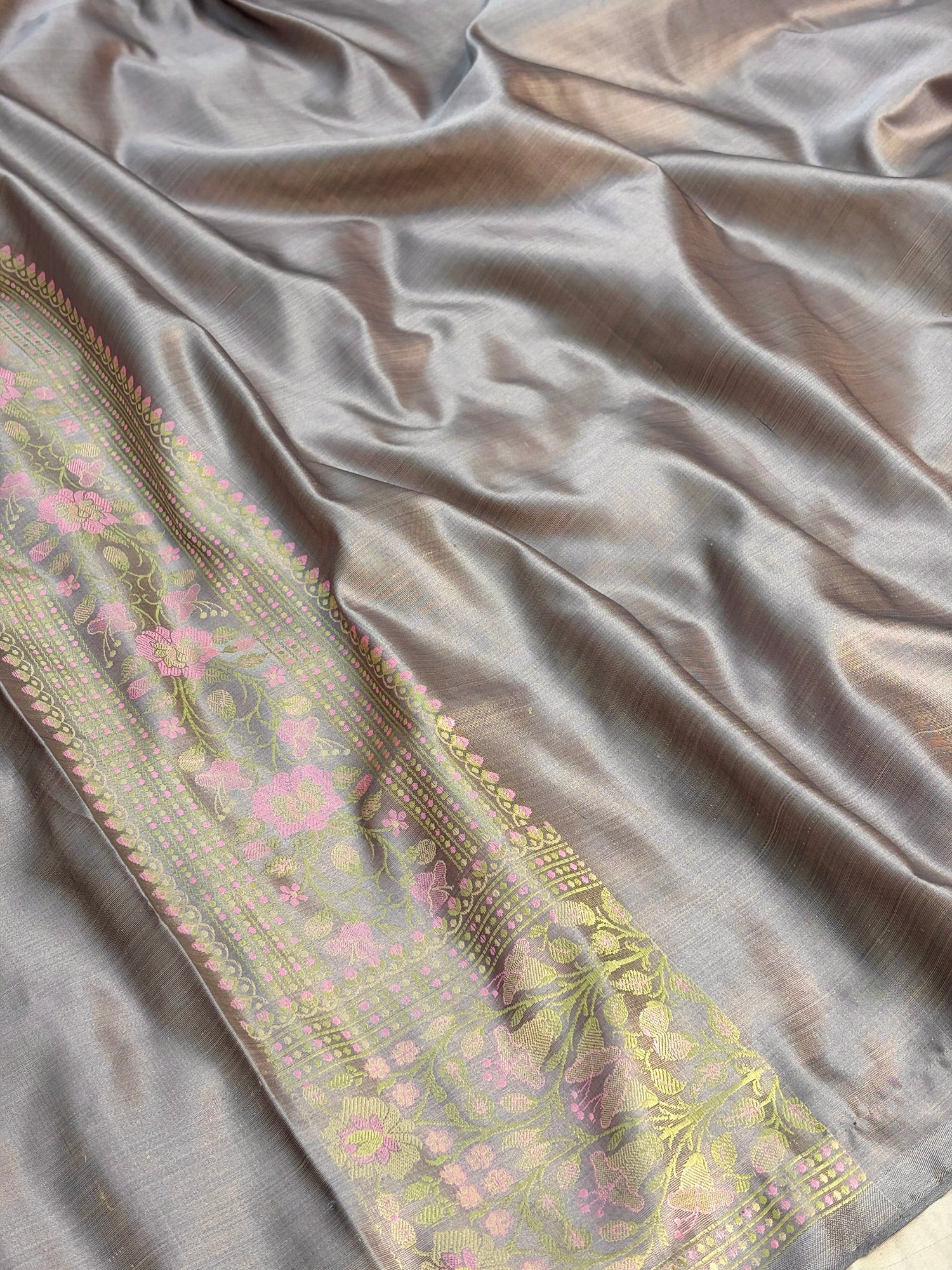 Swags Gray Handwoven Pure Banarasi Satin Tanchoi Silk Saree