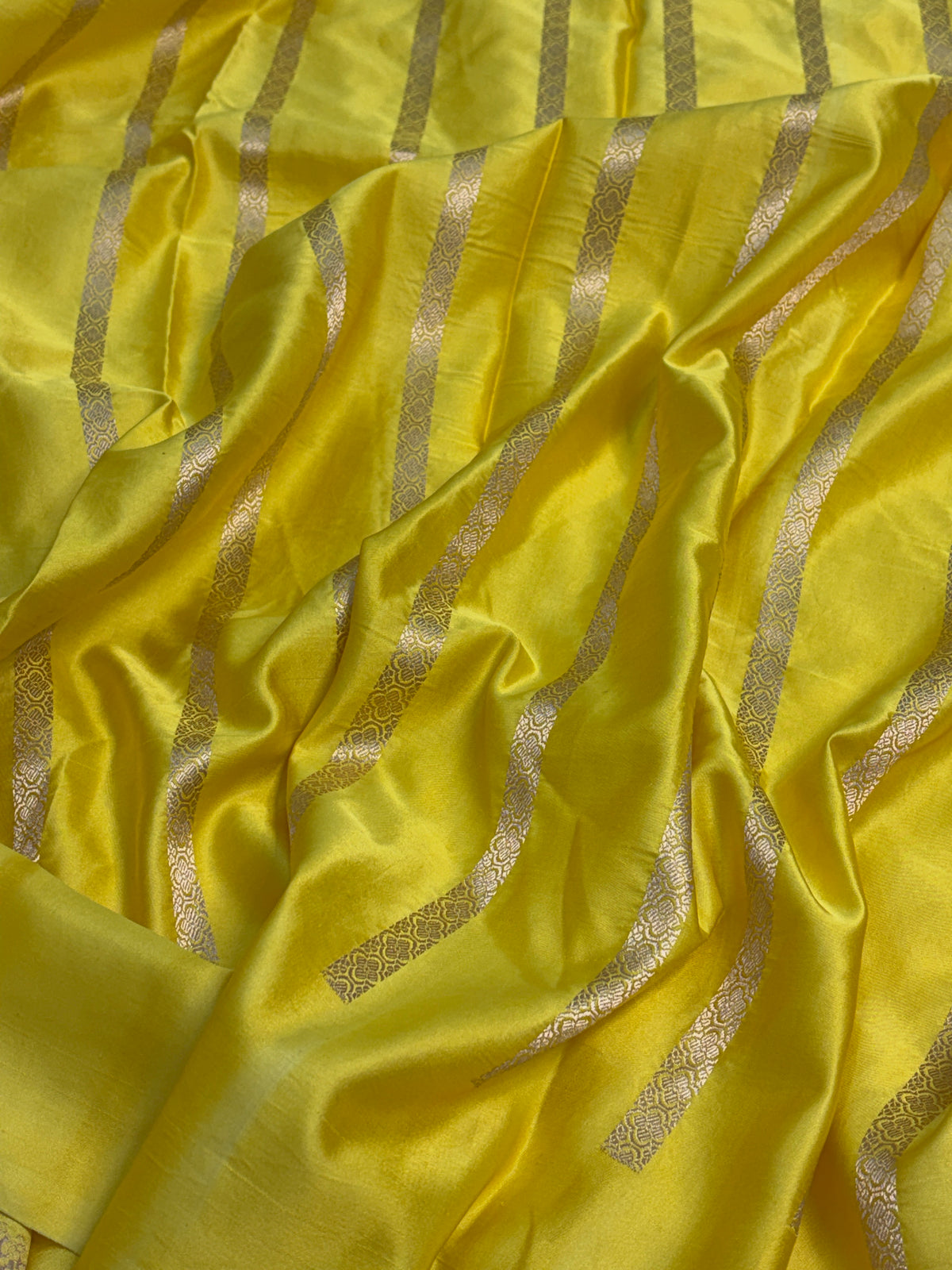 Lemon Yellow Handwoven Pure MASHRU BANARASI Satin Silk Saree