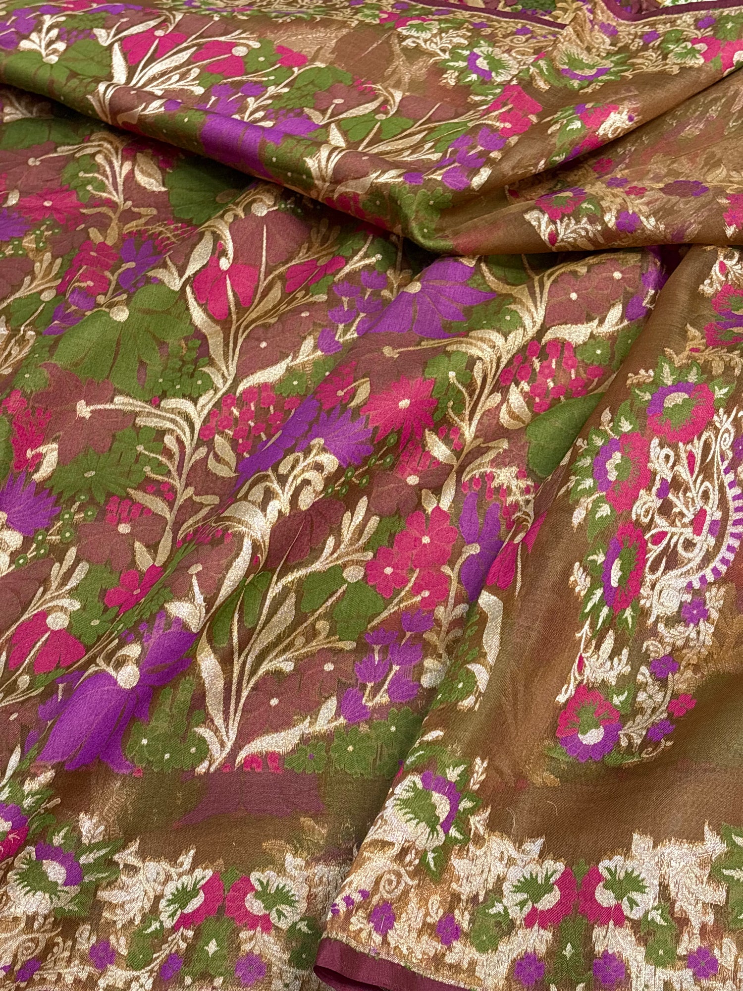Pure Wine Kora Jamdani Handwoven Saree with Floral Jaal