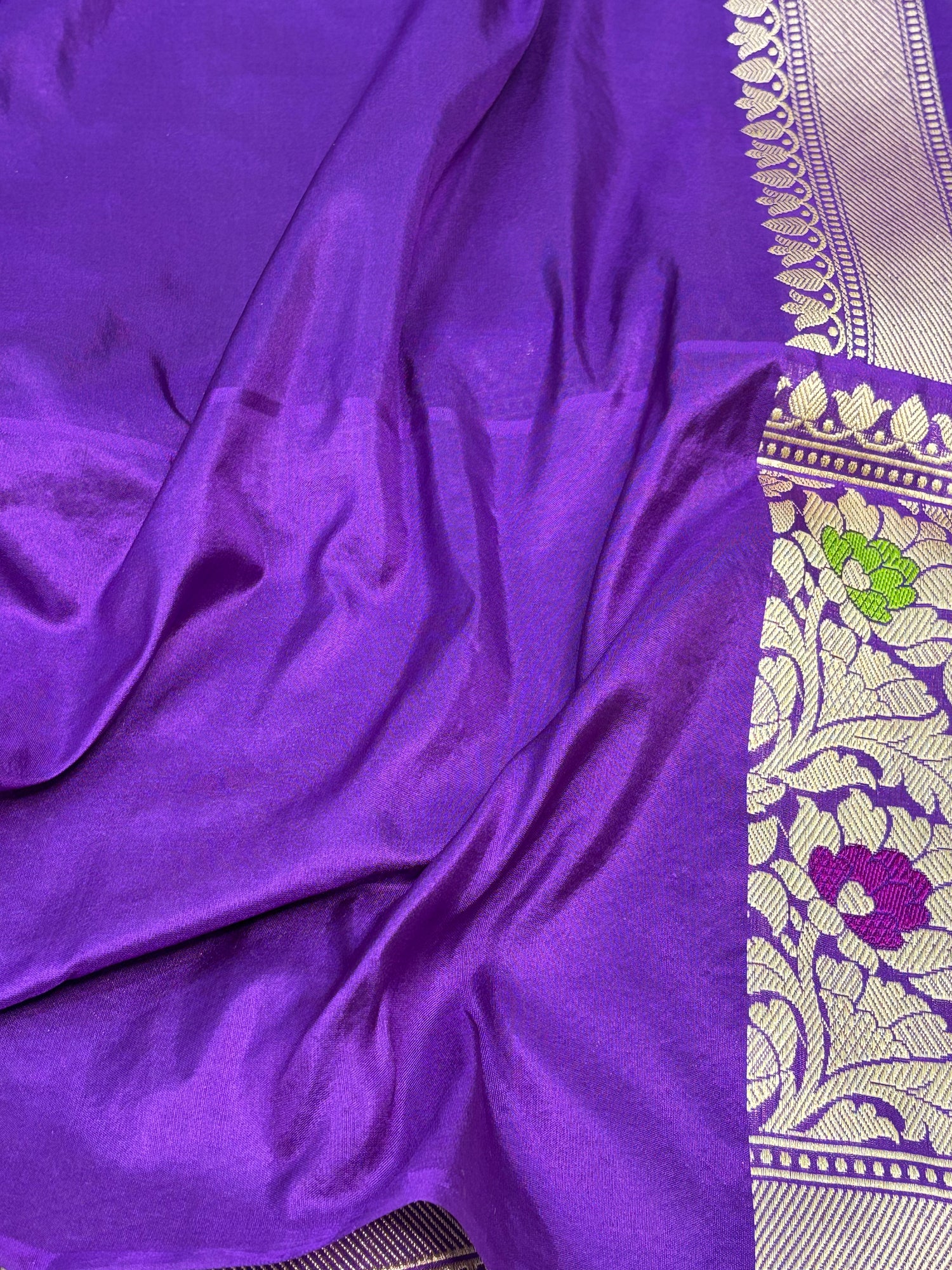 Pista Green Handwoven Tissue Buti Banarasi Meenakari Saree with Kadhiyal Border