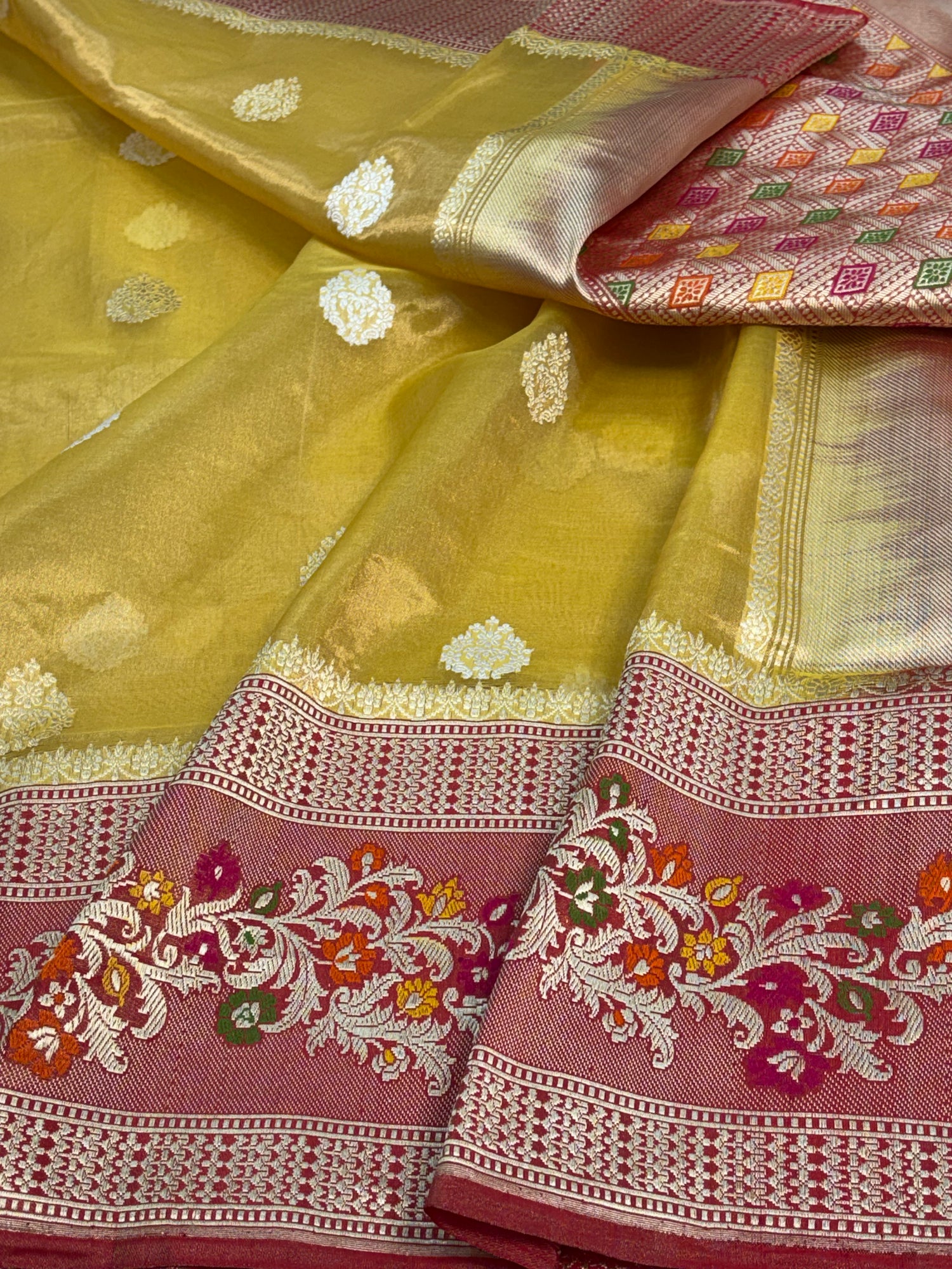 Pure Handwoven Tissue Buti Banarasi Saree with Meenakari Border