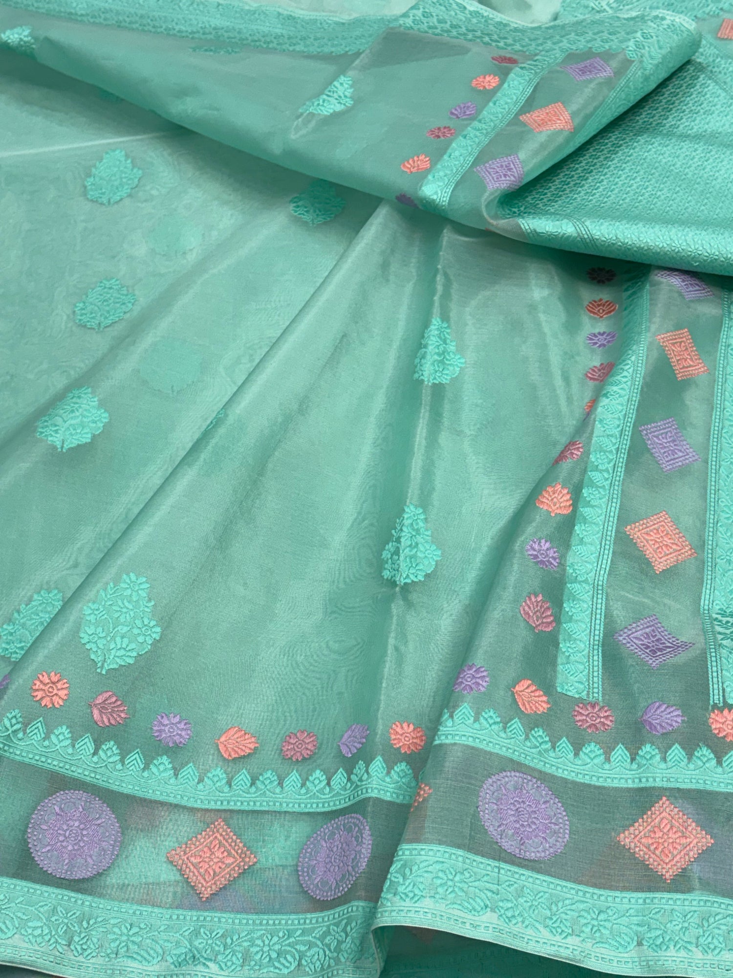 Handwoven Pure Kora Ektara Banarasi Saree with Traditional Resham Border