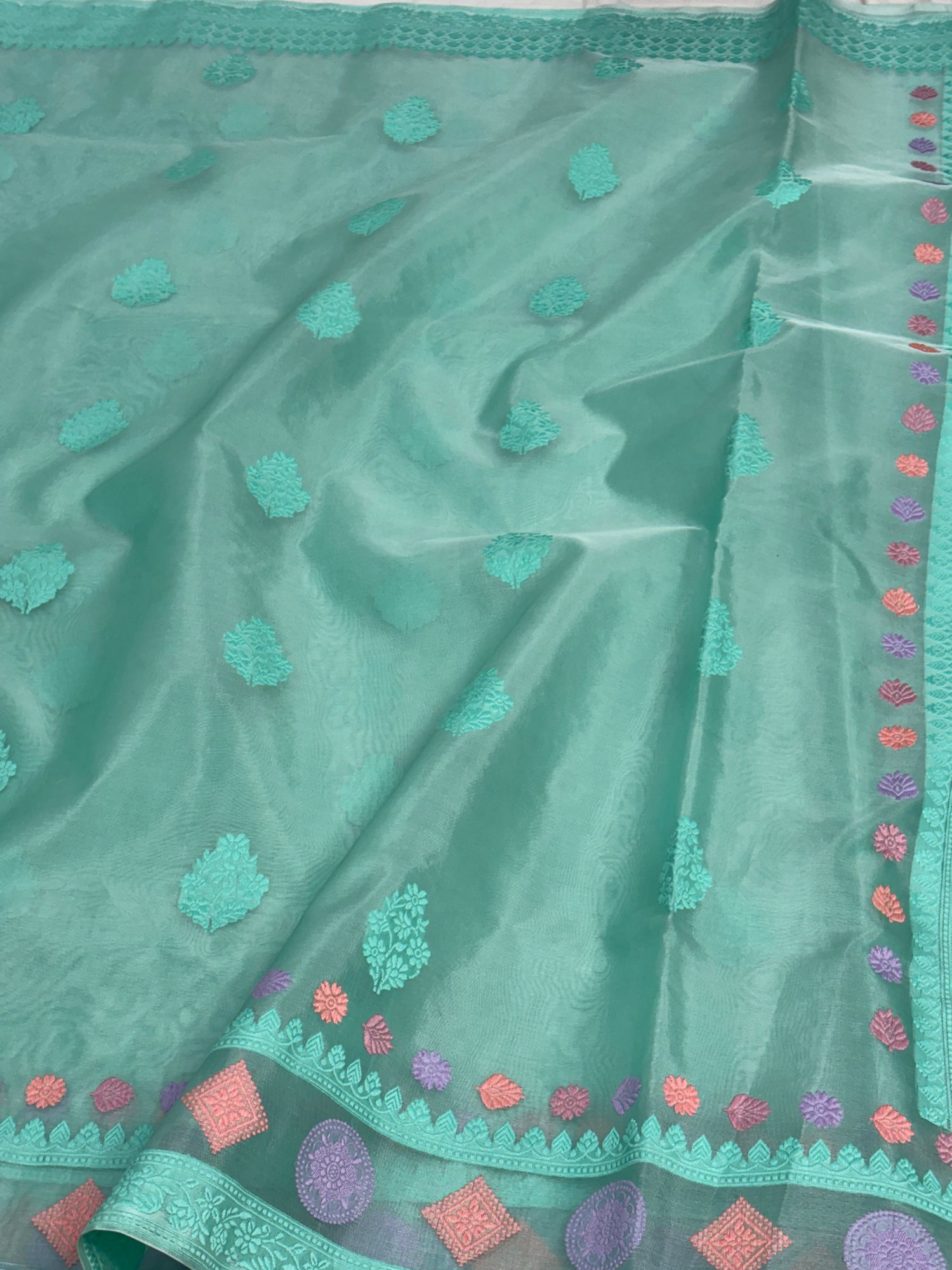 Handwoven Pure Kora Ektara Banarasi Saree with Traditional Resham Border