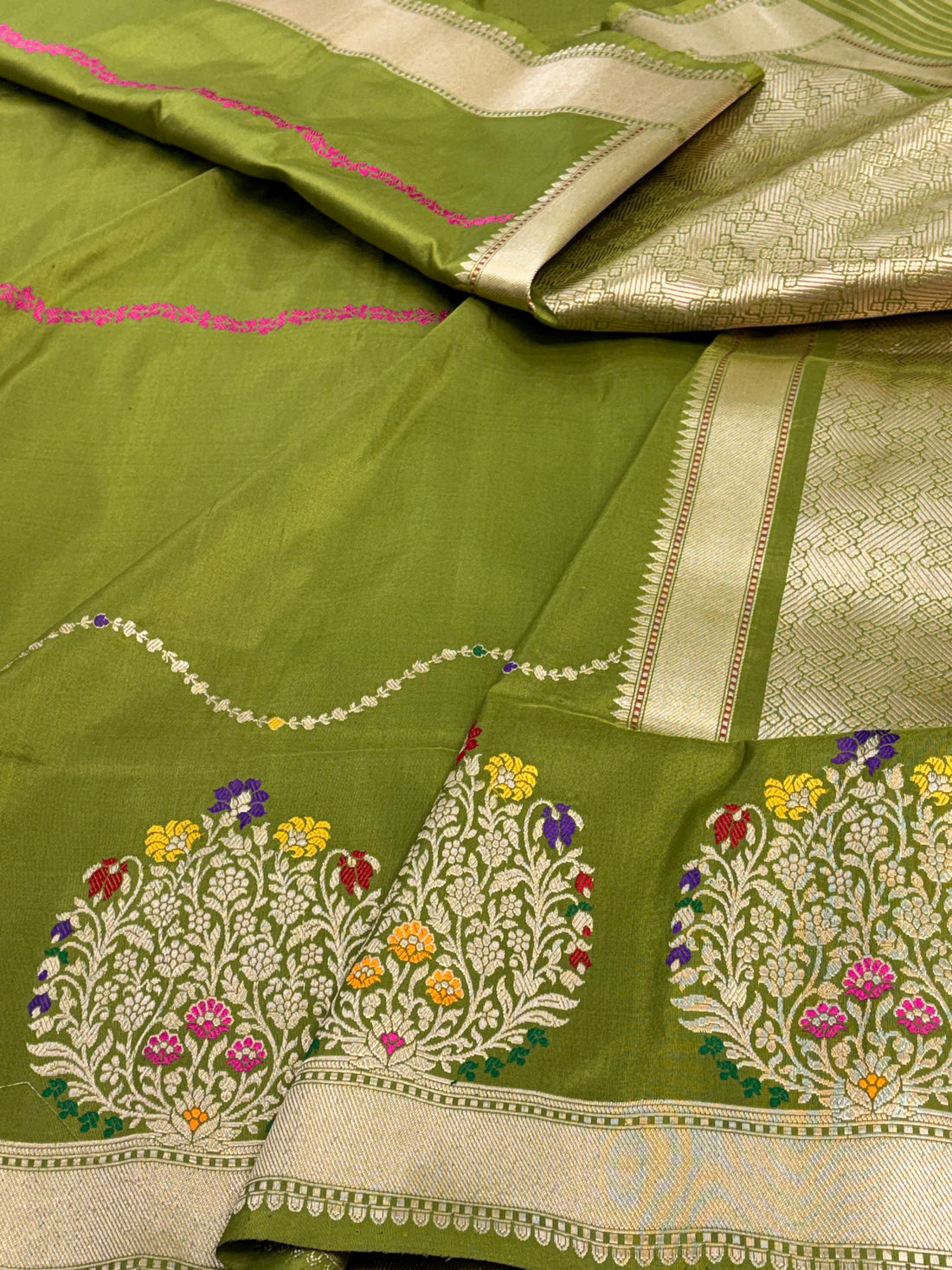 Parrot Green Banarasi Necklace Jaal Saree with Meenakari Border